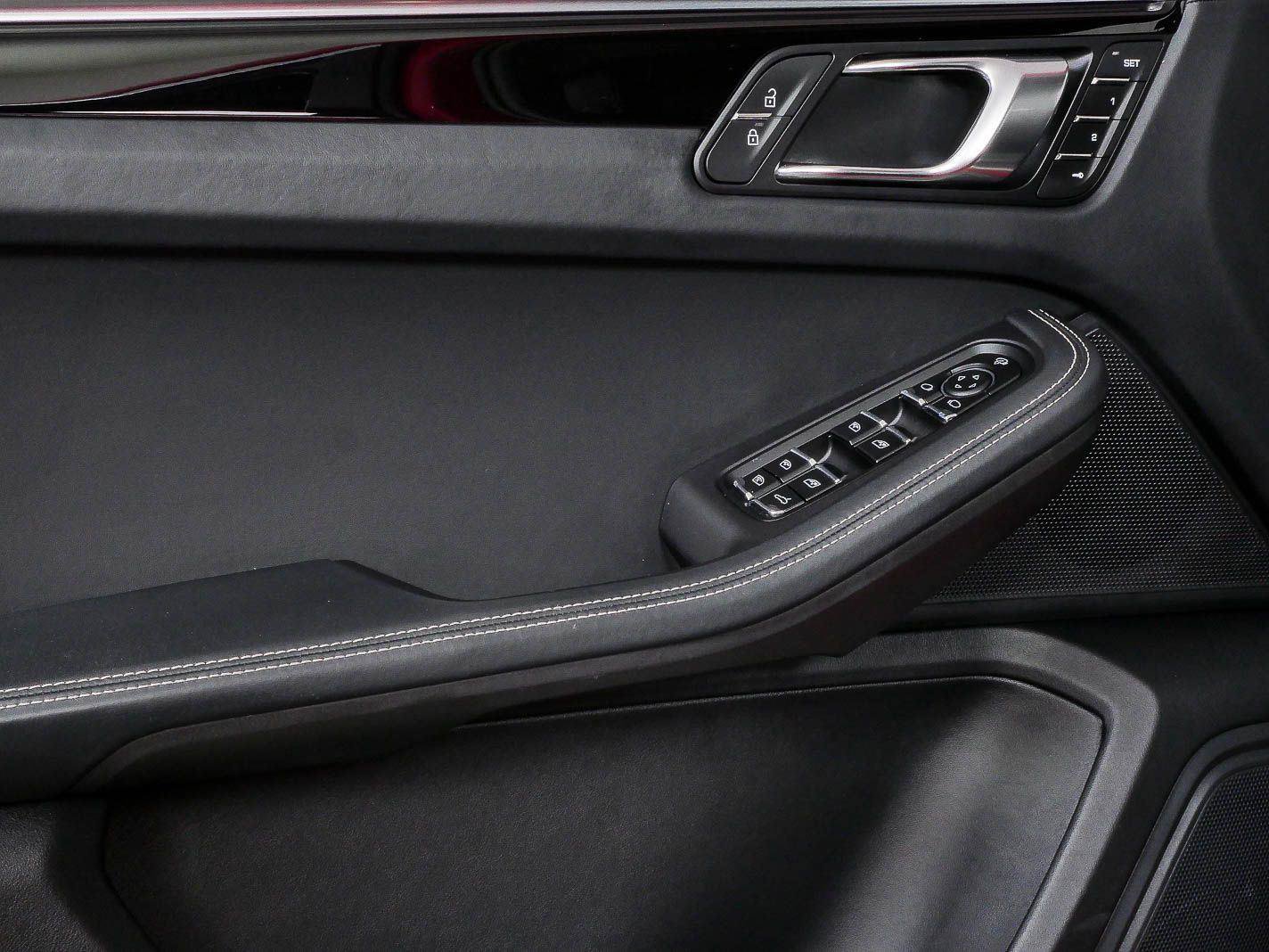 Used 2022 Porsche Macan S AWD/4WD image 6