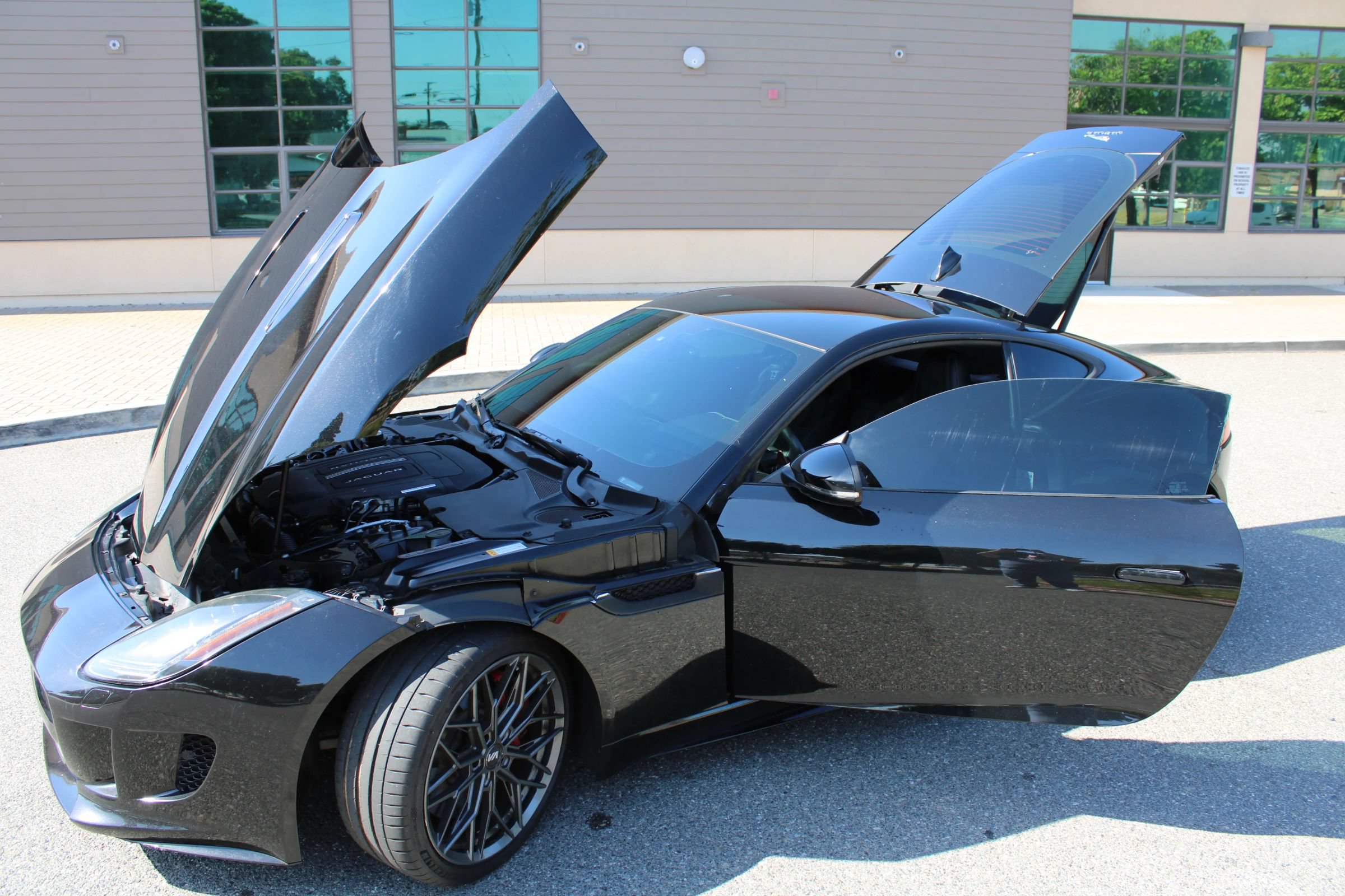 Used 2015 Jaguar F-TYPE R RWD image 7