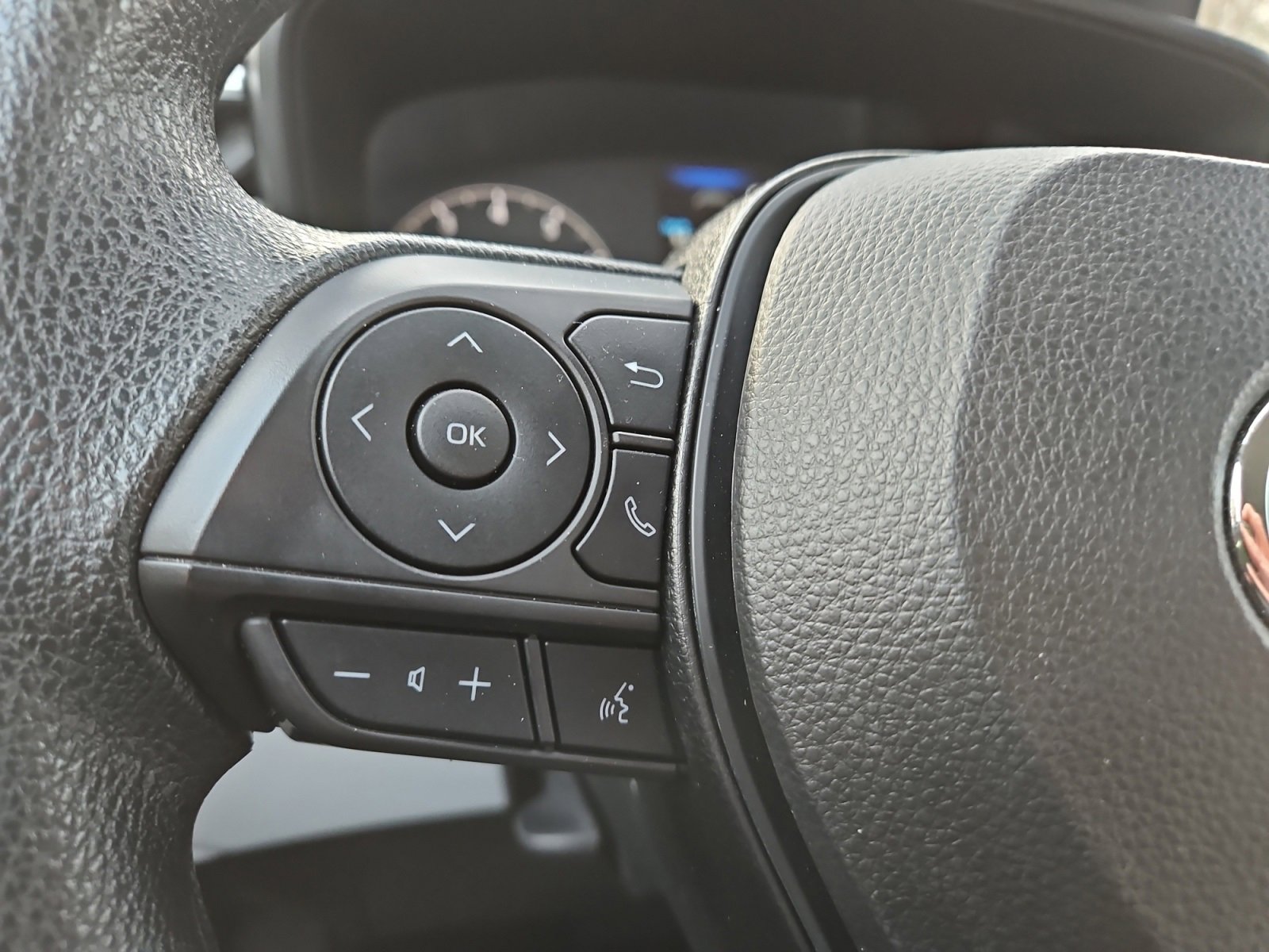 Used 2023 Toyota Corolla Cross L image 25