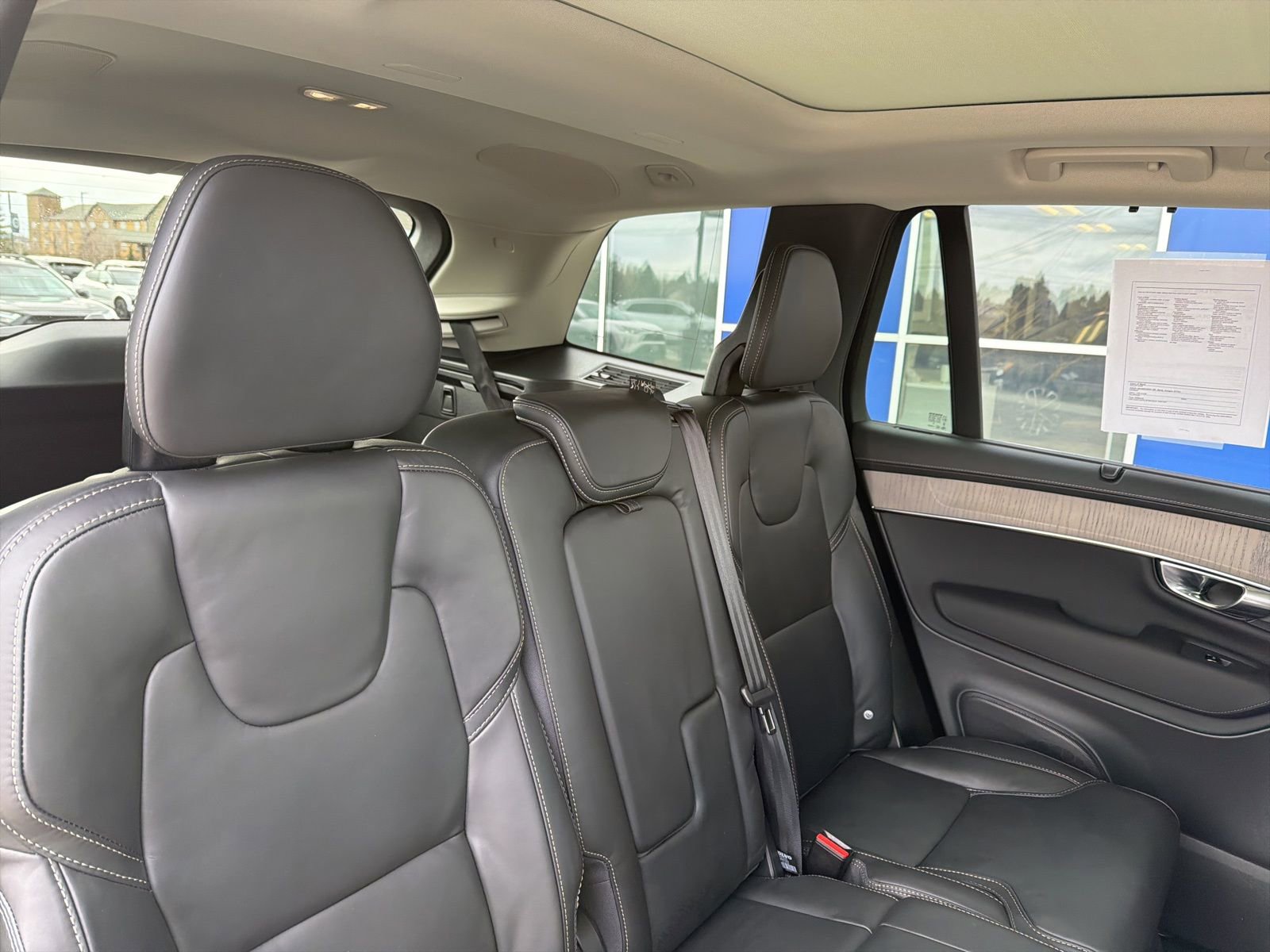 Used 2025 Volvo XC90 T8 Ultra w/ Protection Package Premier image 15