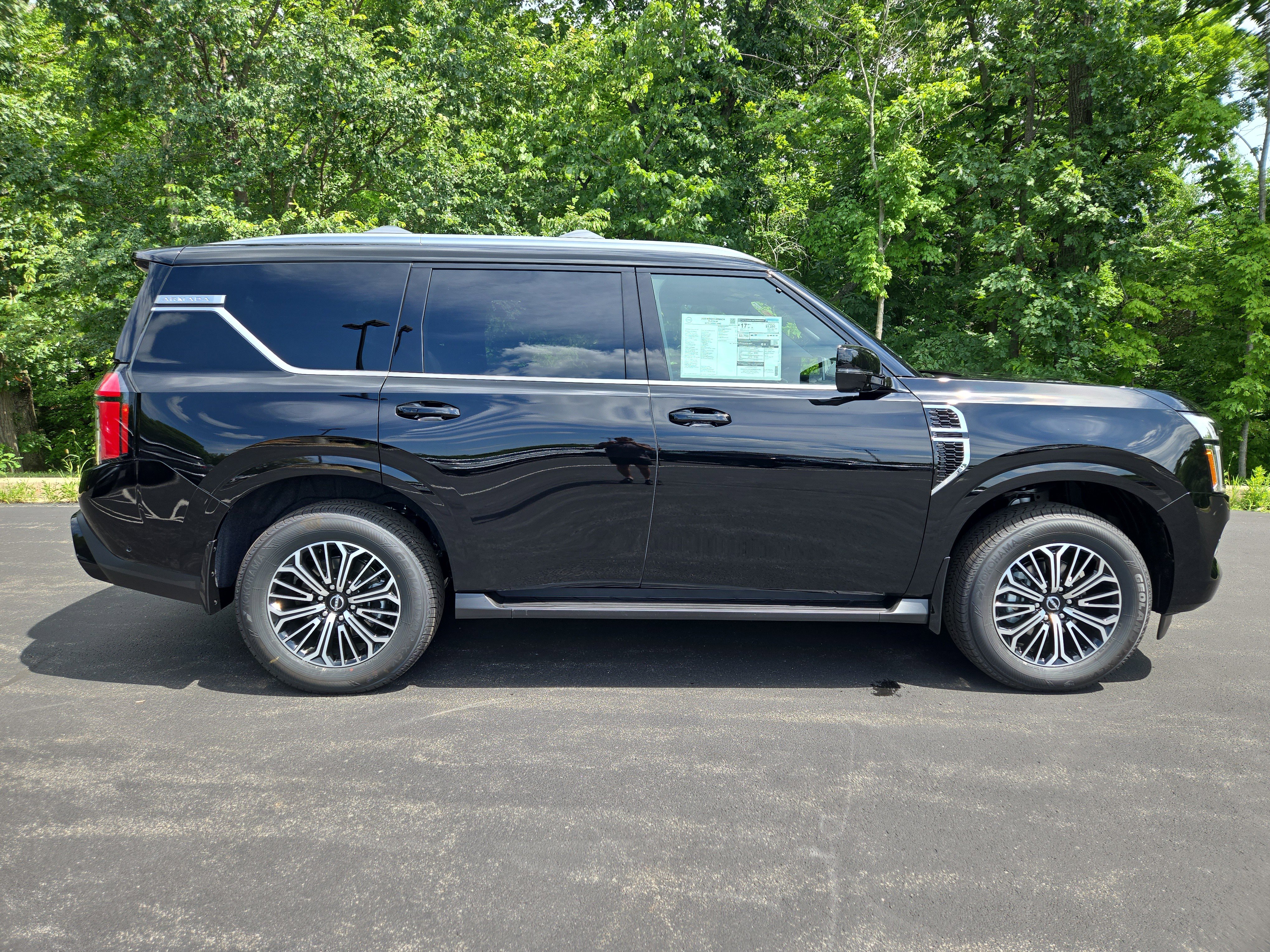 New 2025 Nissan Armada Platinum w/ Convenience Package image 2
