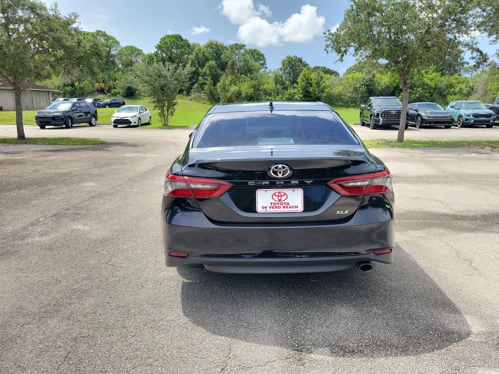 Used 2021 Toyota Camry XLE w/ Navigation Package FWD image 5