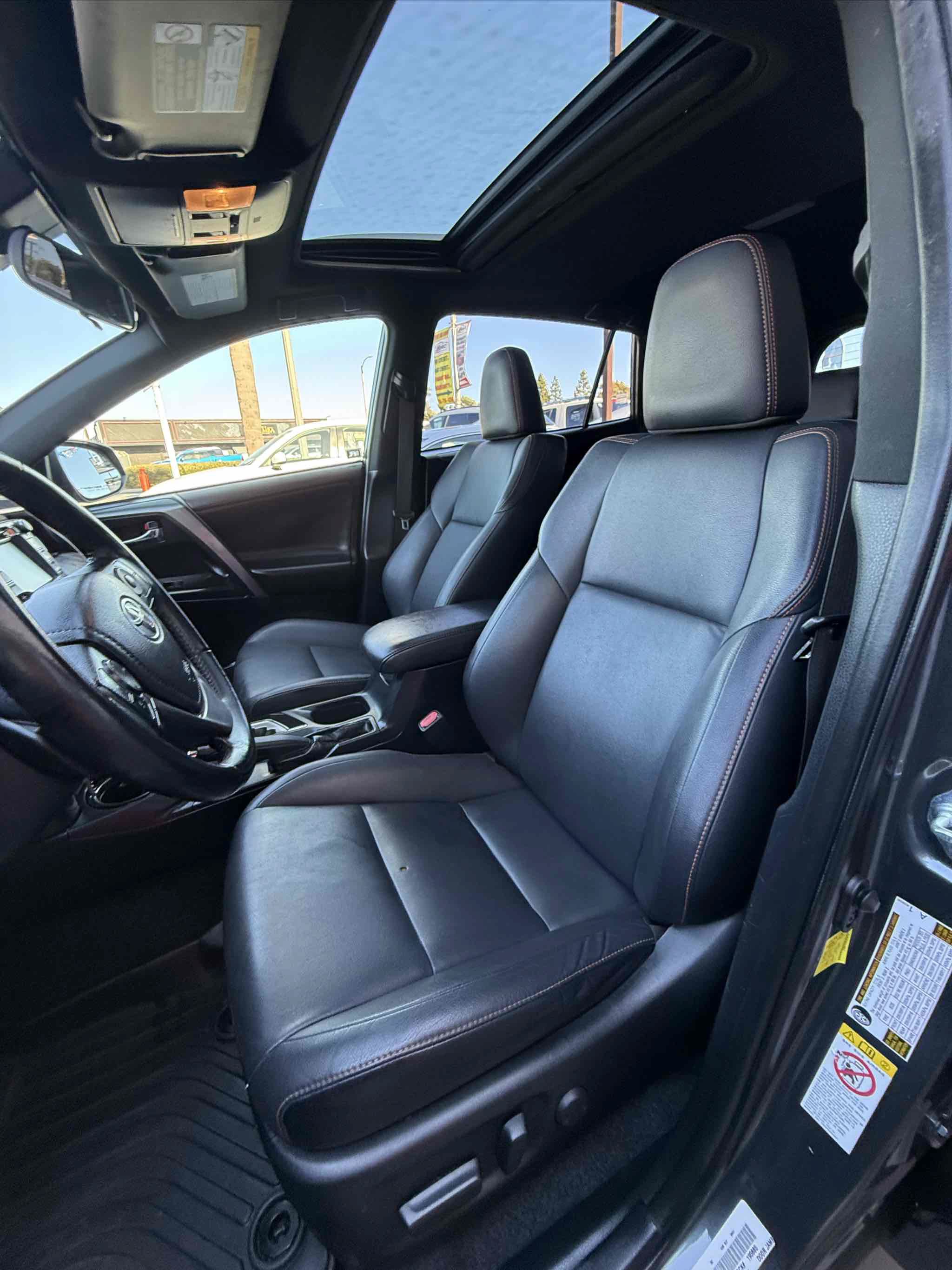 Used 2018 Toyota RAV4 SE w/ All Weather Liner Package FWD image 20