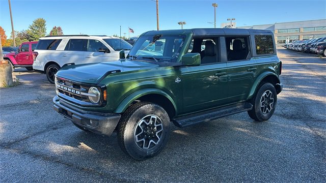 New 2025 Ford Bronco Outer Banks image 2