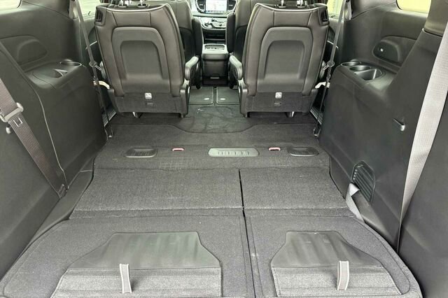 New 2026 Chrysler Pacifica Limited w/ S Appearance Package image 13