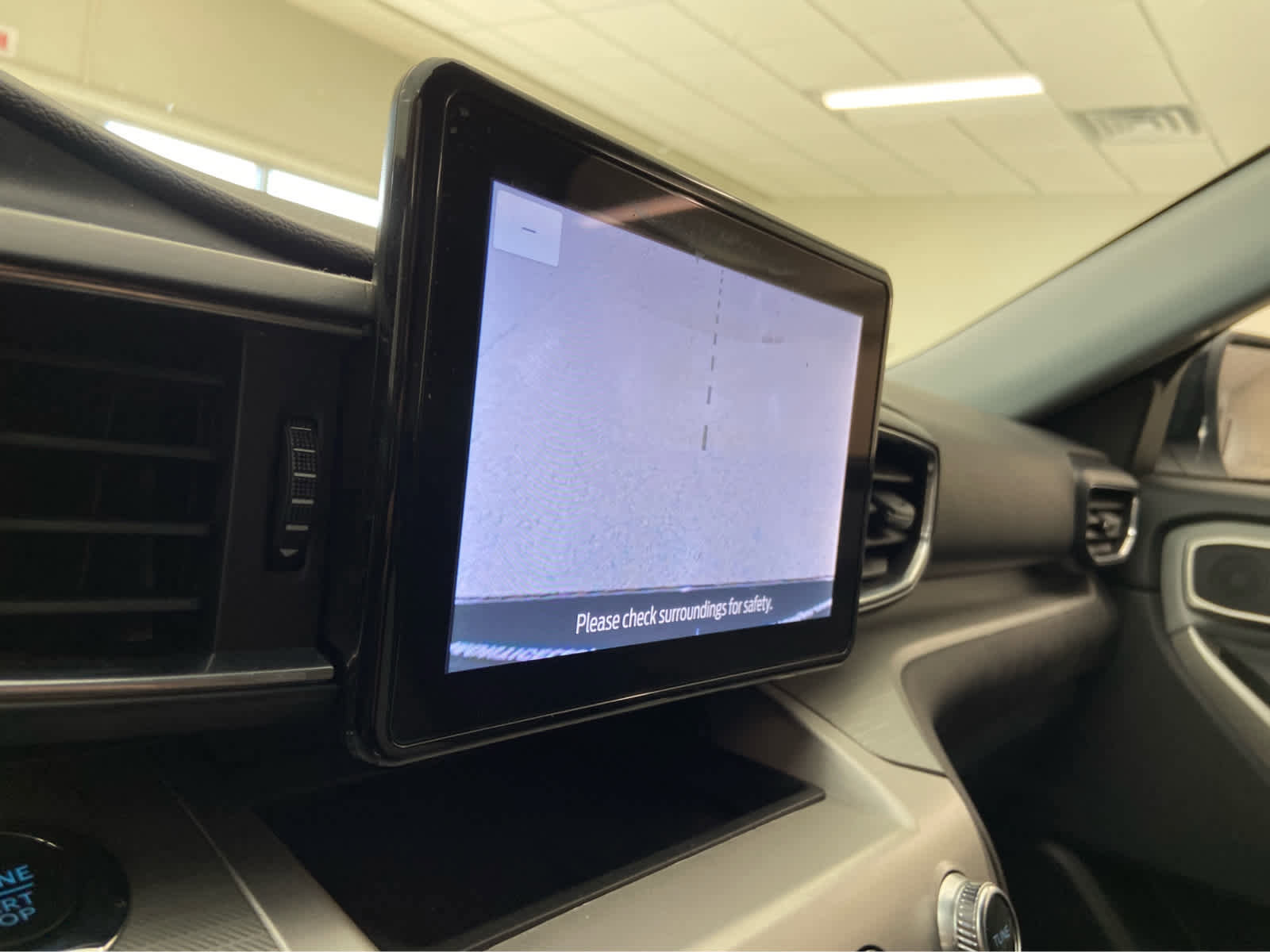 Used 2022 Ford Explorer XLT w/ Equipment Group 202A image 37