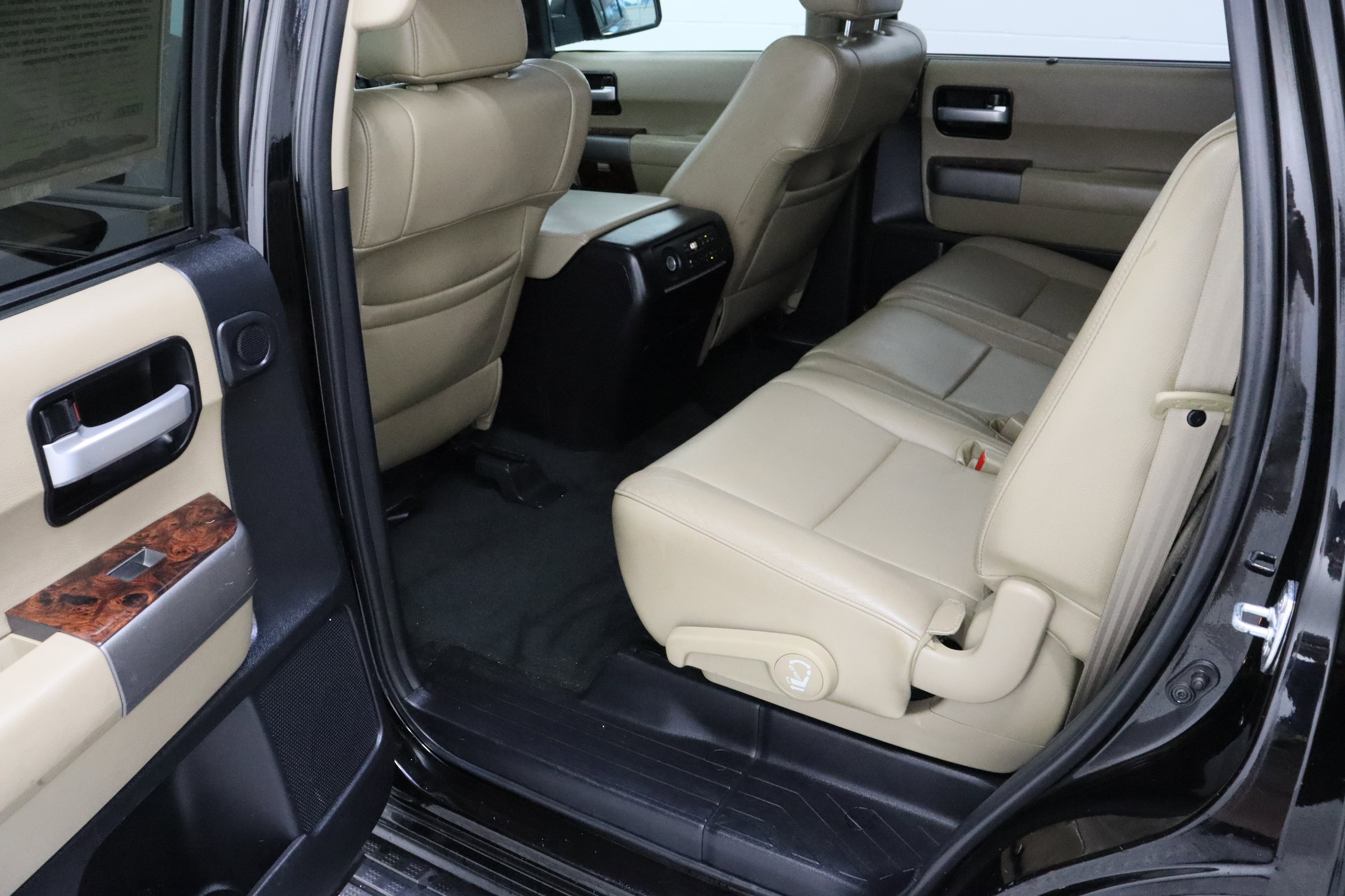 Used 2014 Toyota Sequoia Limited RWD image 29