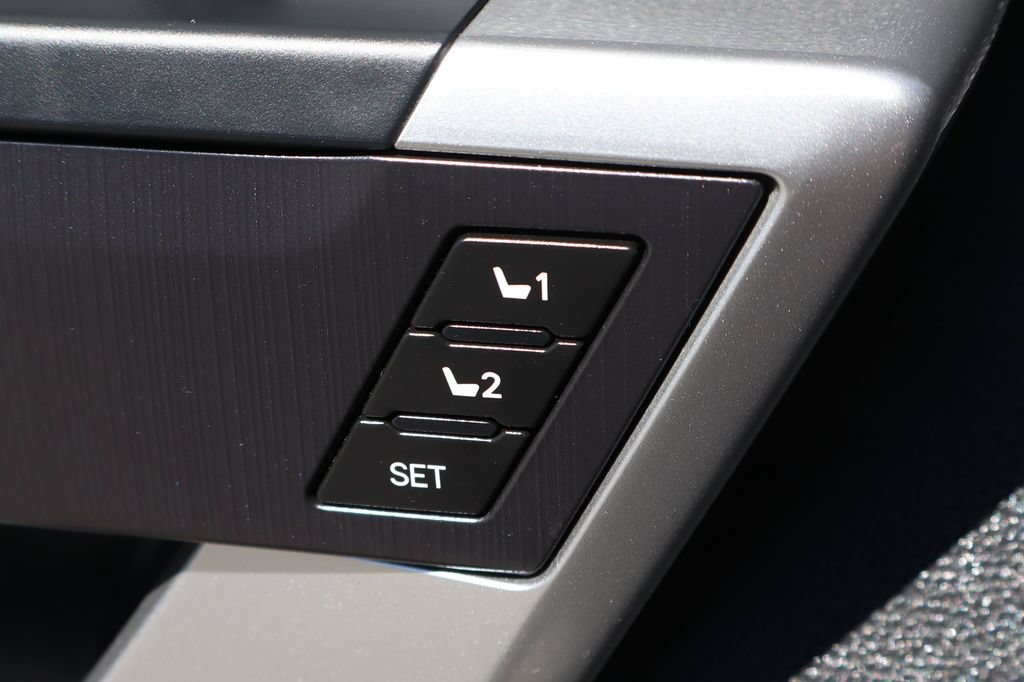 Used 2025 Toyota Tundra Platinum AWD/4WD image 19