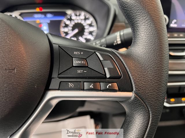 Used 2025 Nissan Altima 2.5 SV FWD image 49