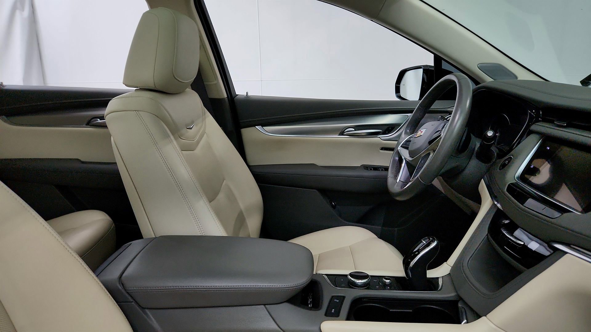 Used 2020 Cadillac XT5 Premium Luxury AWD/4WD image 31