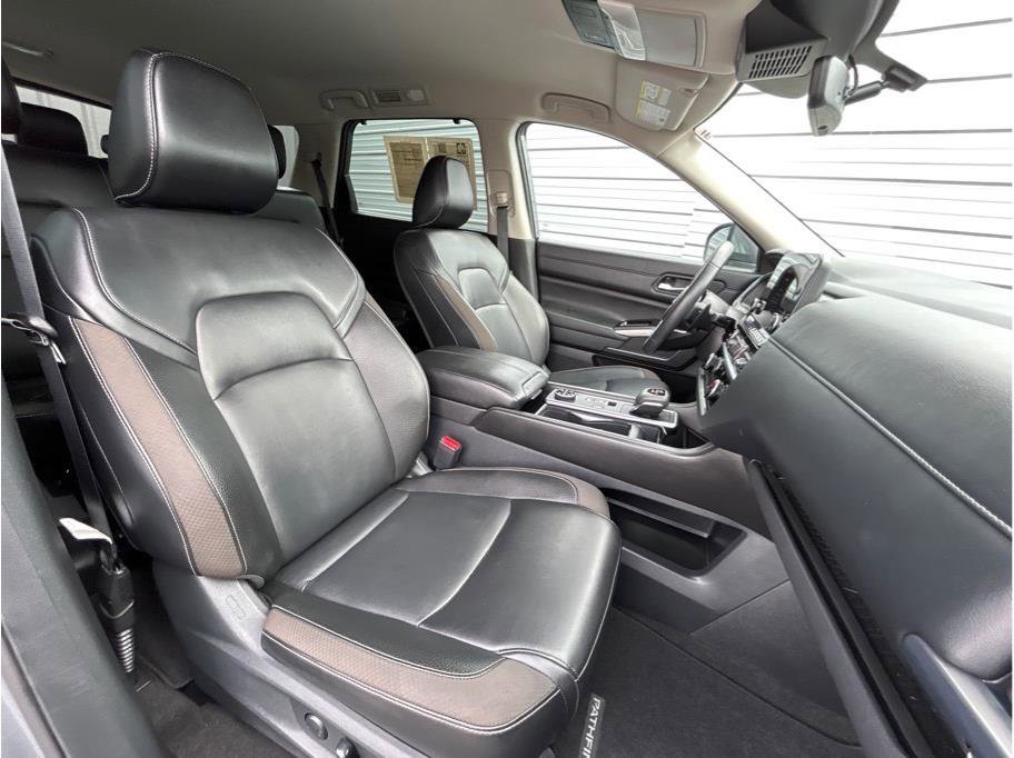 Used 2024 Nissan Pathfinder SL image 22