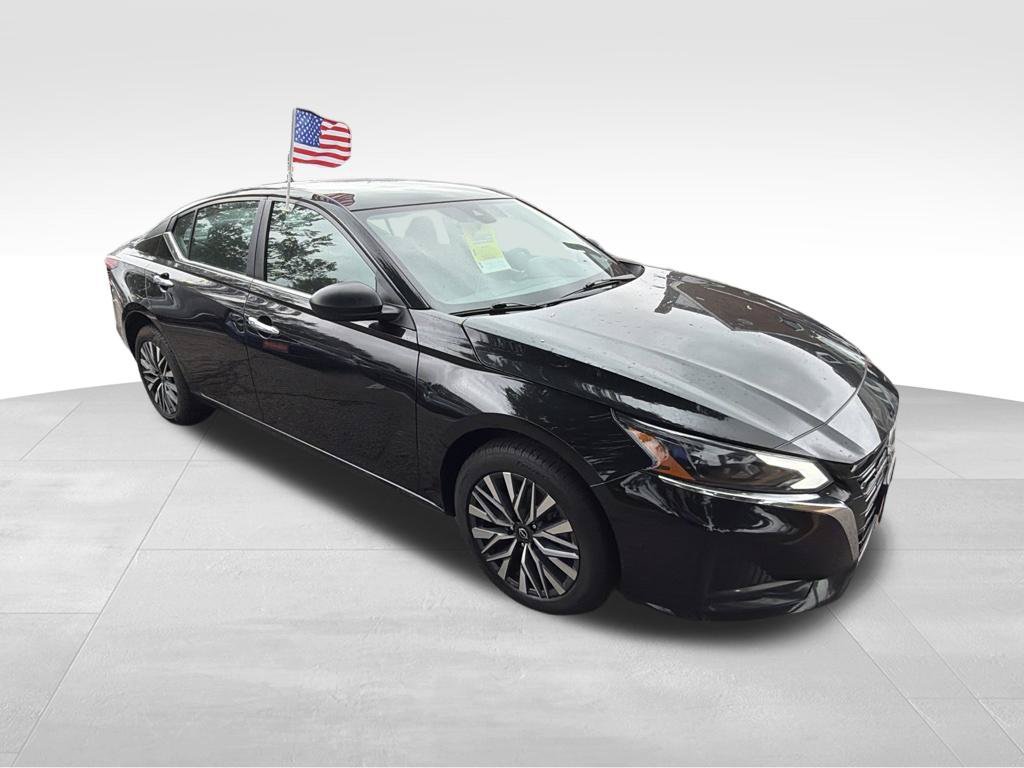 Used 2025 Nissan Altima 2.5 SV AWD/4WD image 3