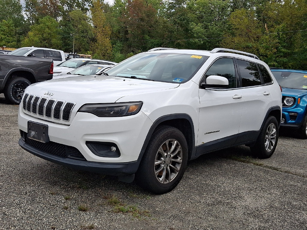 Used 2019 Jeep Cherokee Latitude Plus w/ Cold Weather Group AWD/4WD image 4