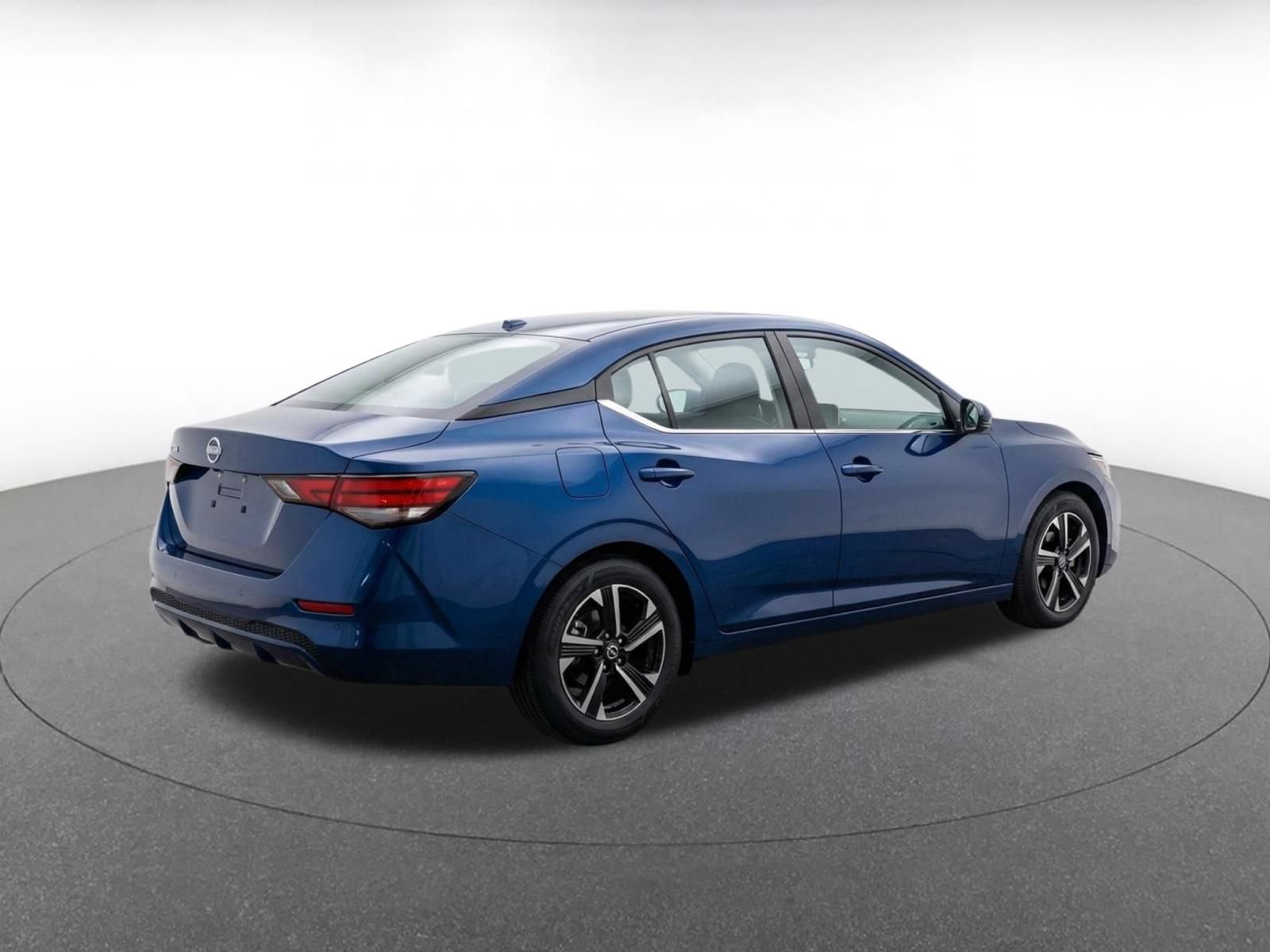 Used 2025 Nissan Sentra SV FWD image 9