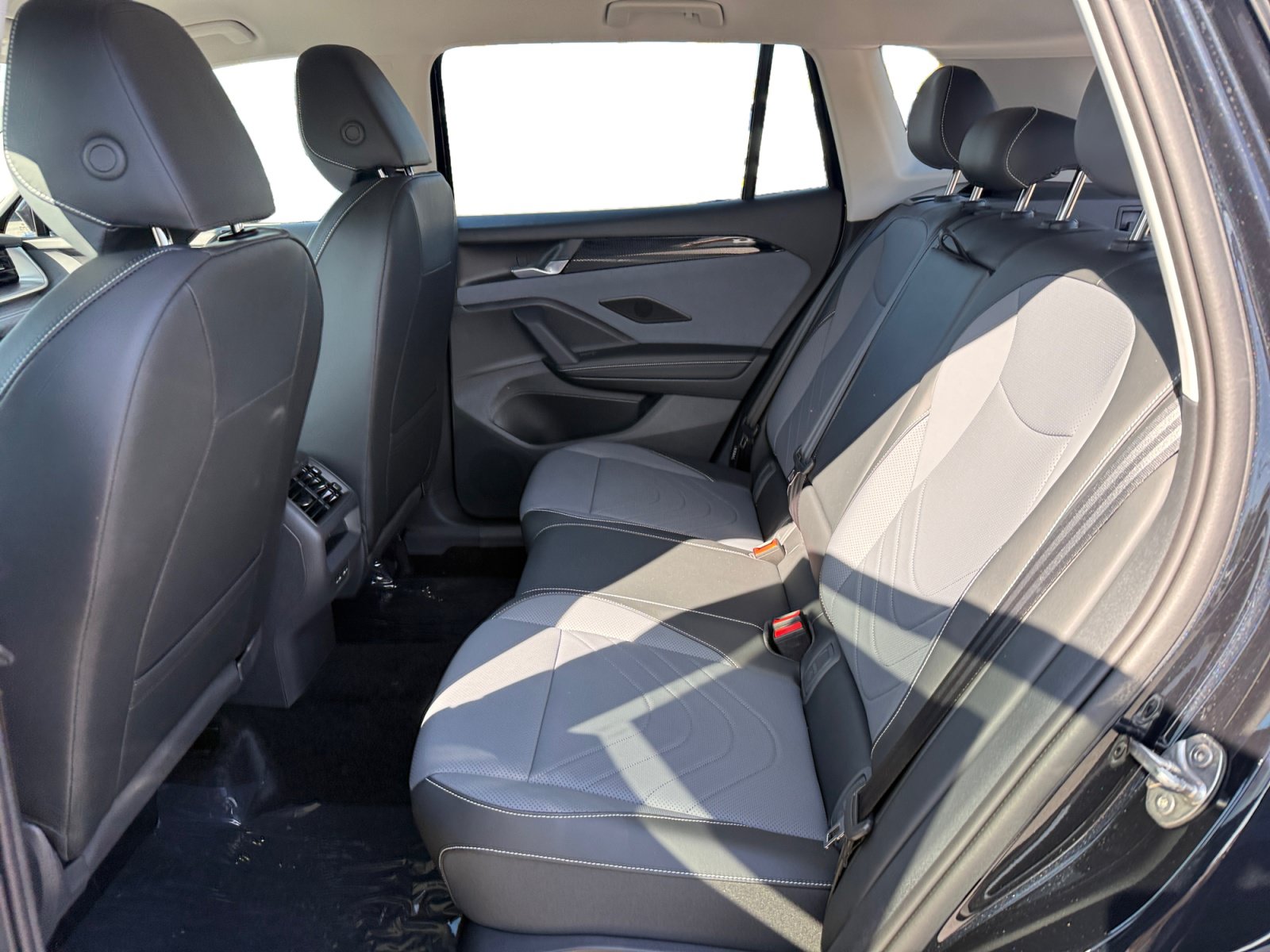 New 2026 Volkswagen Tiguan SE FWD image 16