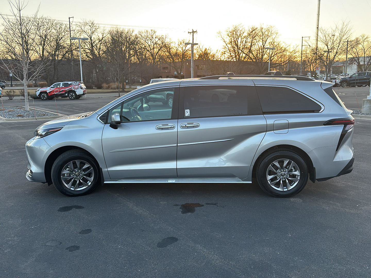 Used 2025 Toyota Sienna XLE w/ XLE Plus Package image 13