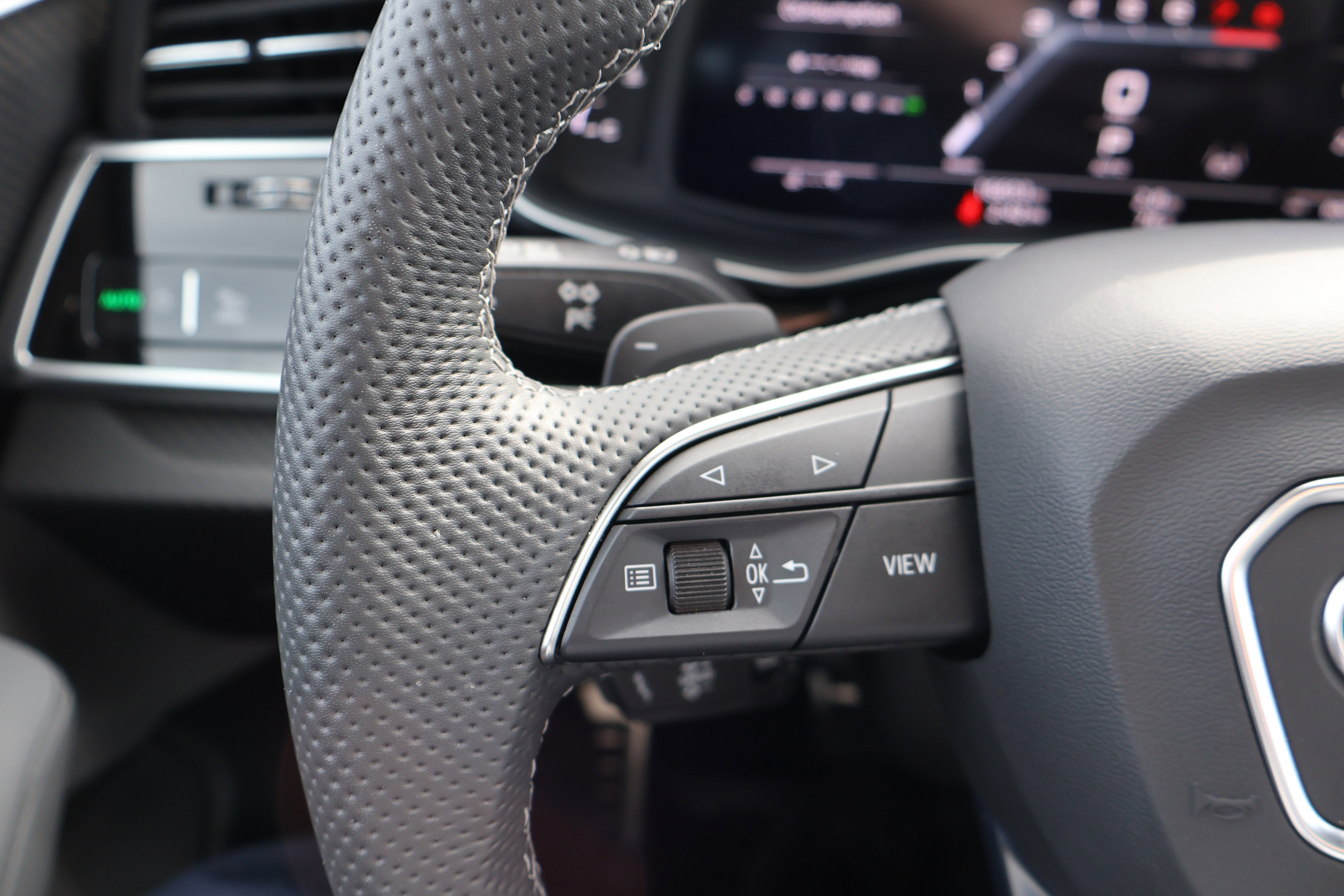 Used 2025 Audi SQ8 Premium Plus image 35