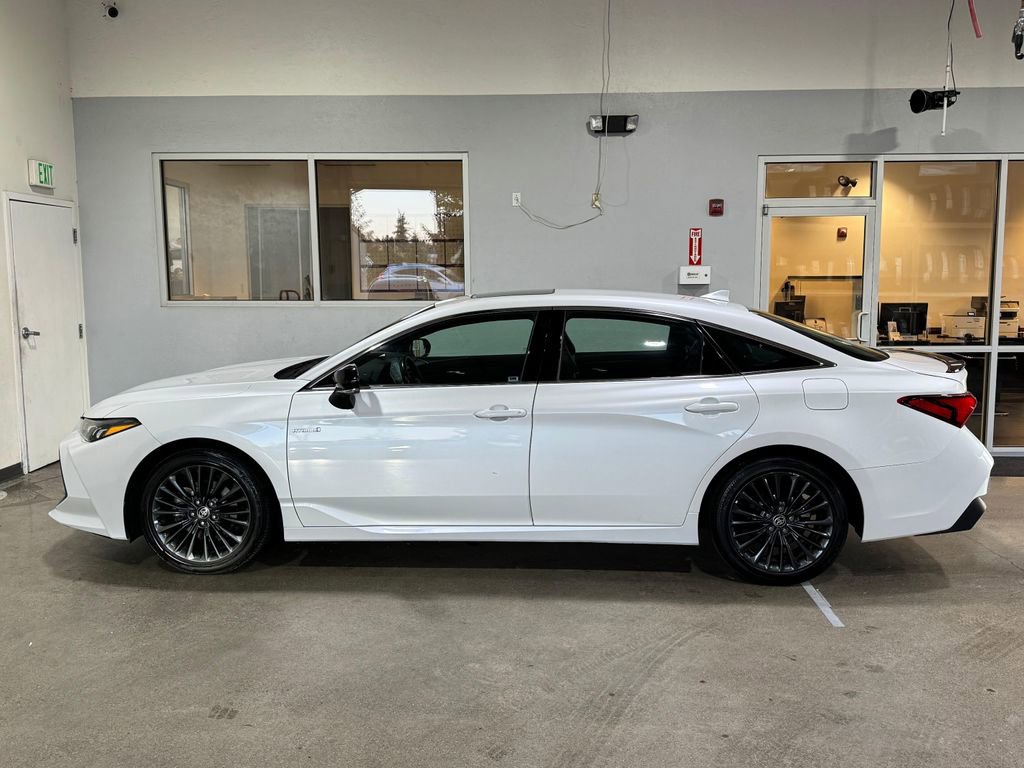 Used 2021 Toyota Avalon XSE image 7
