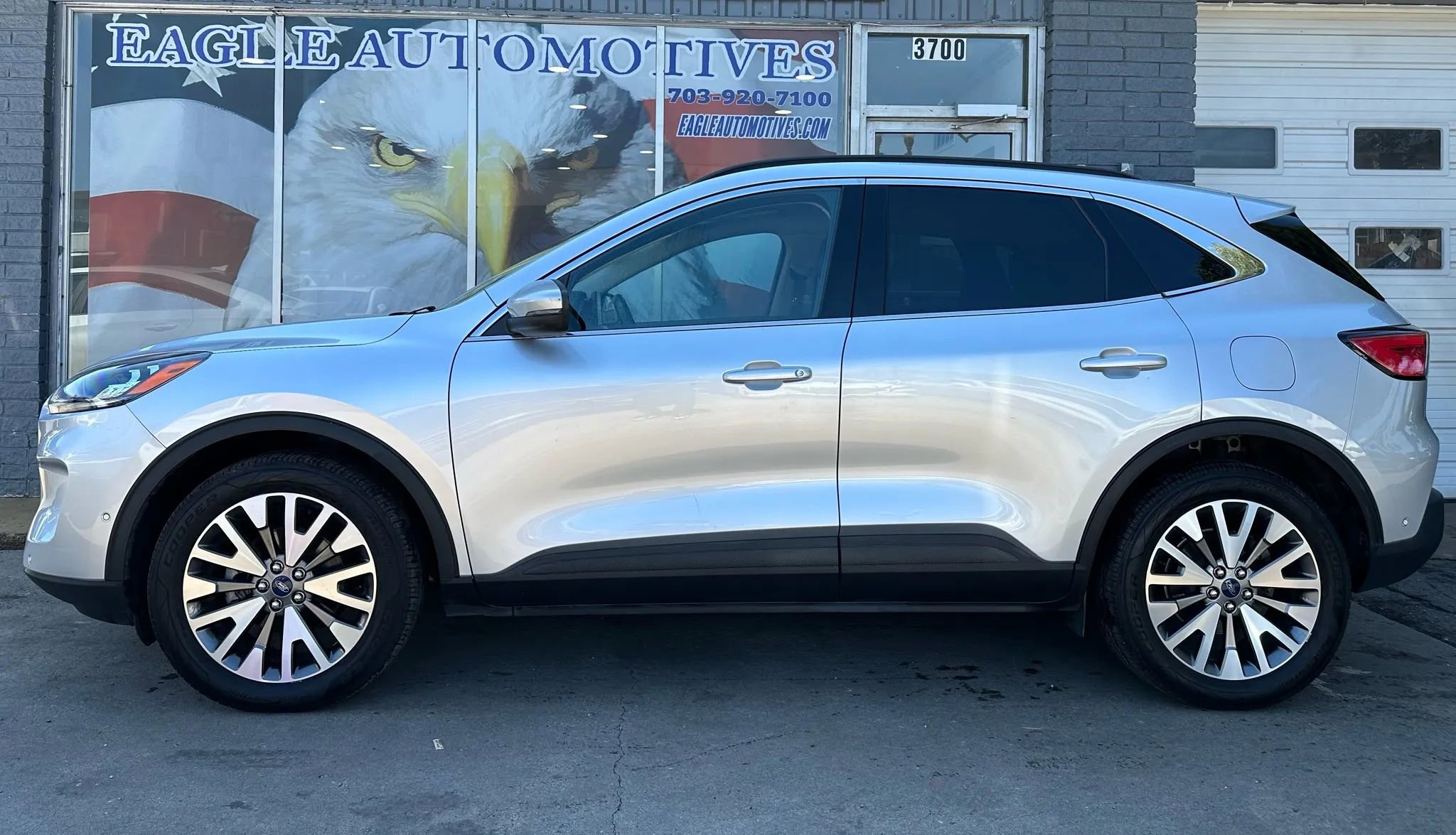 Used 2020 Ford Escape Titanium image 6