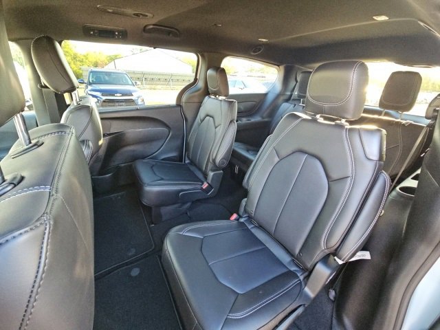 New 2026 Chrysler Pacifica Select image 27