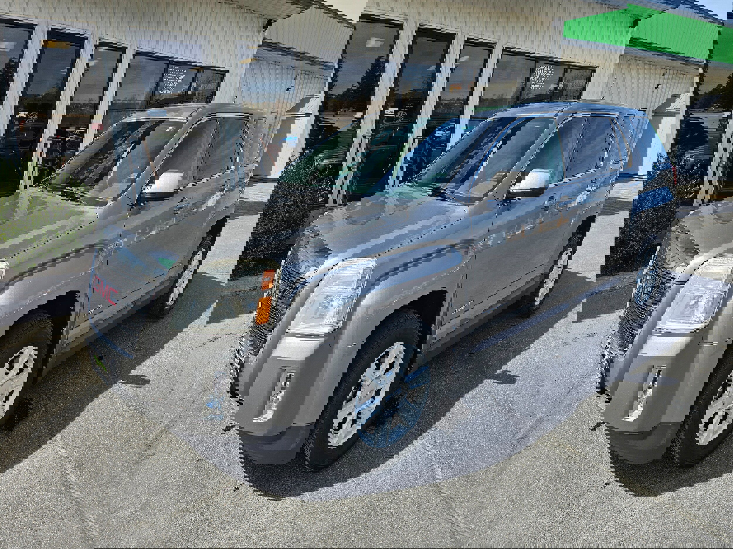 Used 2012 GMC Terrain SLE image 2