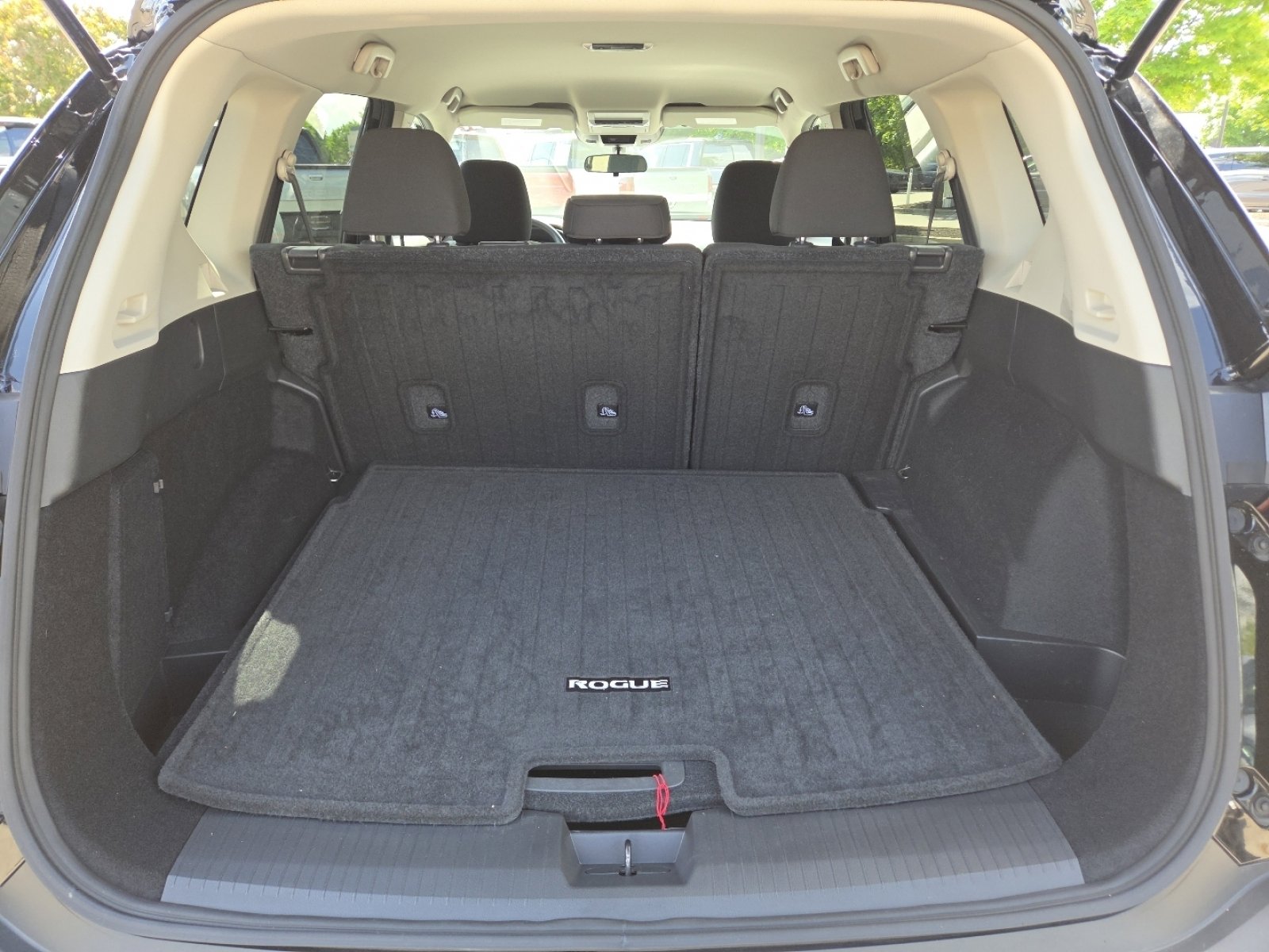 Used 2023 Nissan Rogue S AWD/4WD image 17