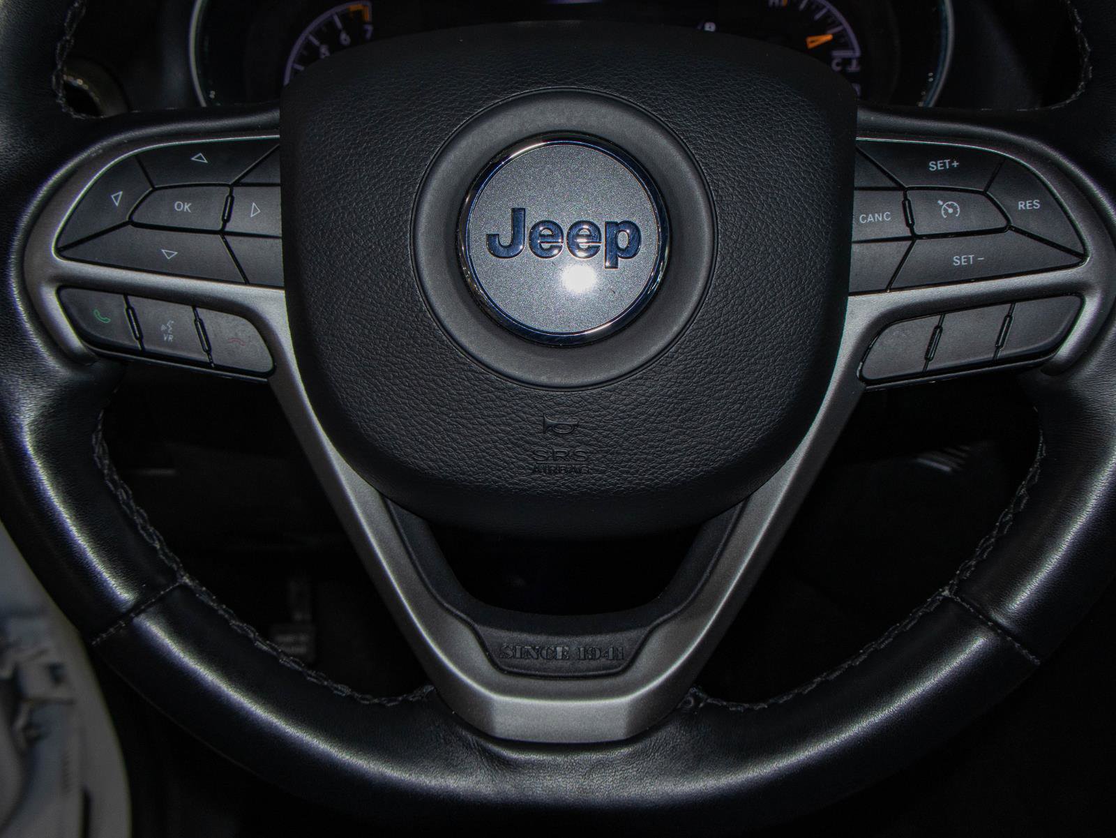 Used 2022 Jeep Grand Cherokee Limited image 12