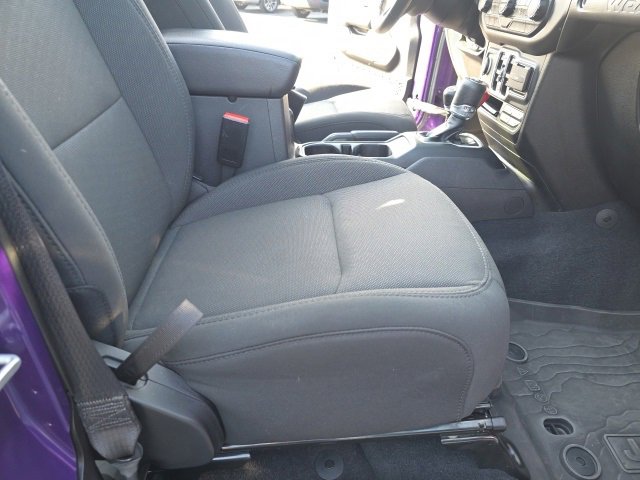 Used 2023 Jeep Wrangler Unlimited w/ Sun & Screen Package image 44