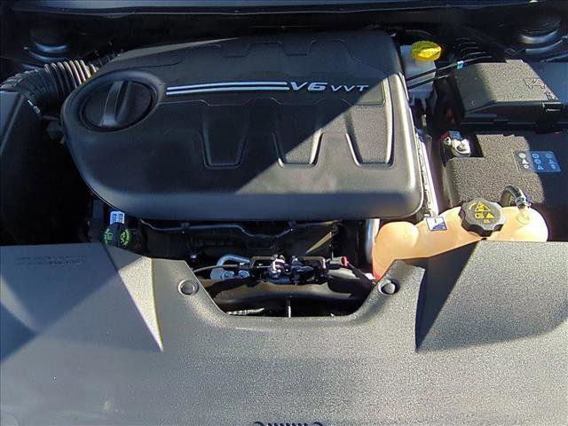 Used 2022 Jeep Cherokee Trailhawk w/ Technology Group B image 22