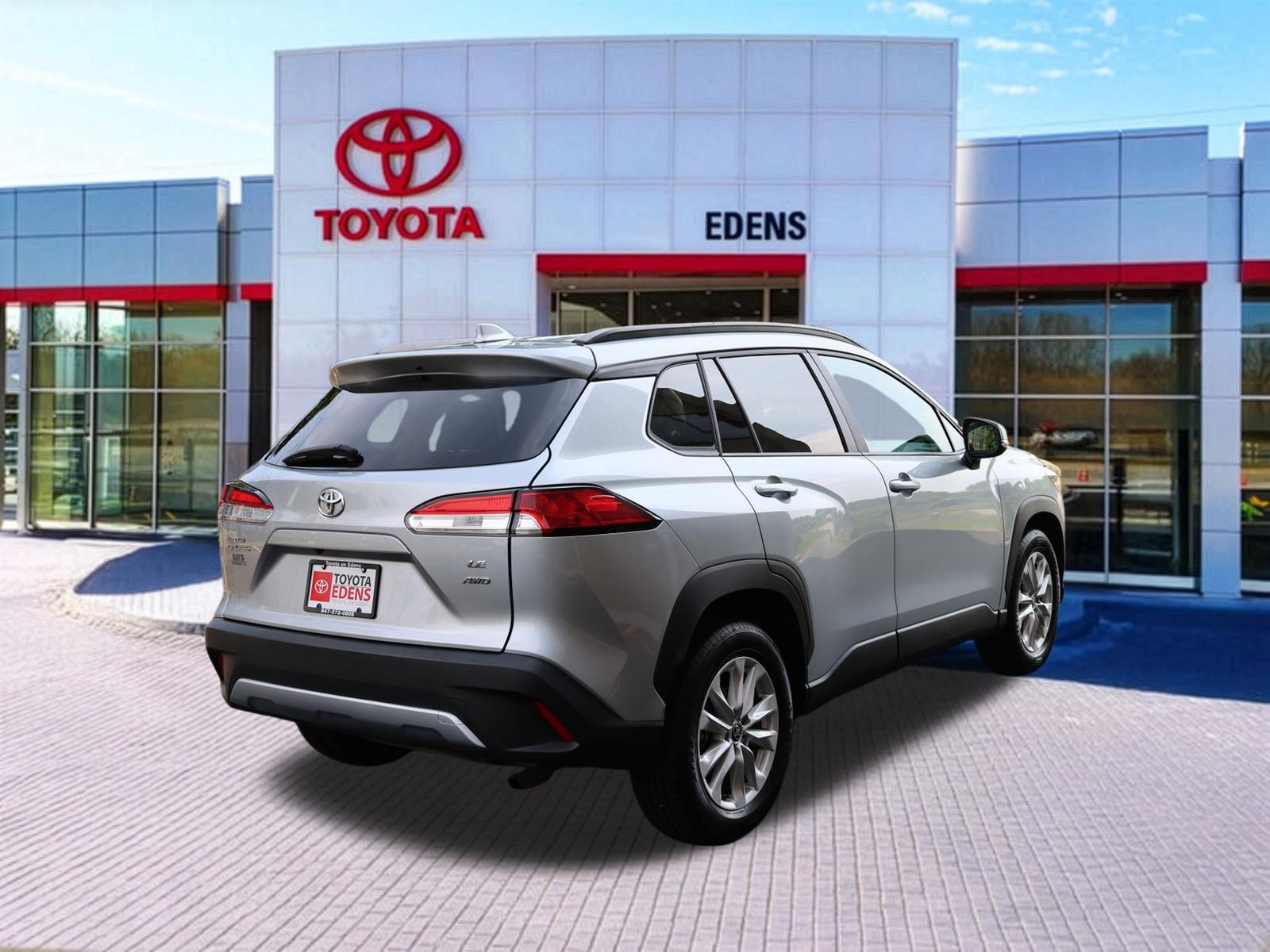 Used 2024 Toyota Corolla Cross LE AWD/4WD image 3