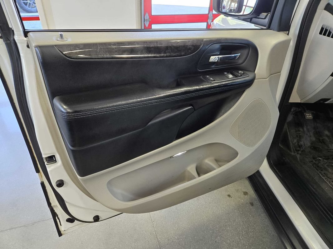Used 2014 RAM C/V Tradesman w/ UConnect Hands-Free Group FWD image 10