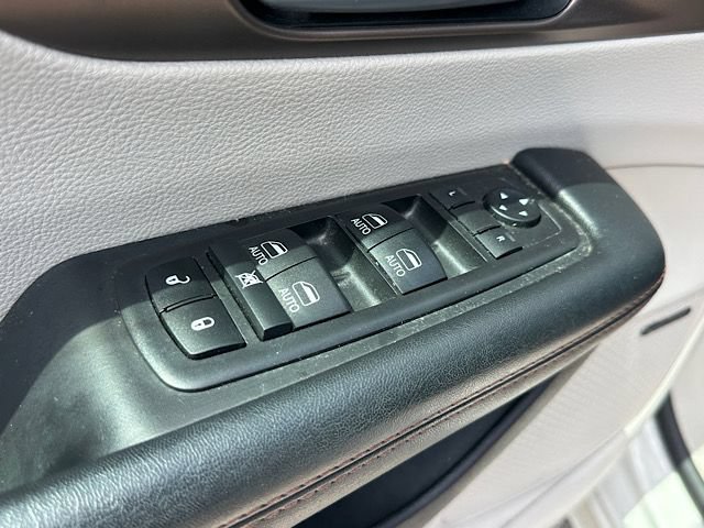 Used 2019 Chrysler Pacifica Touring-L Plus w/ Advanced Safetytec Group FWD image 15