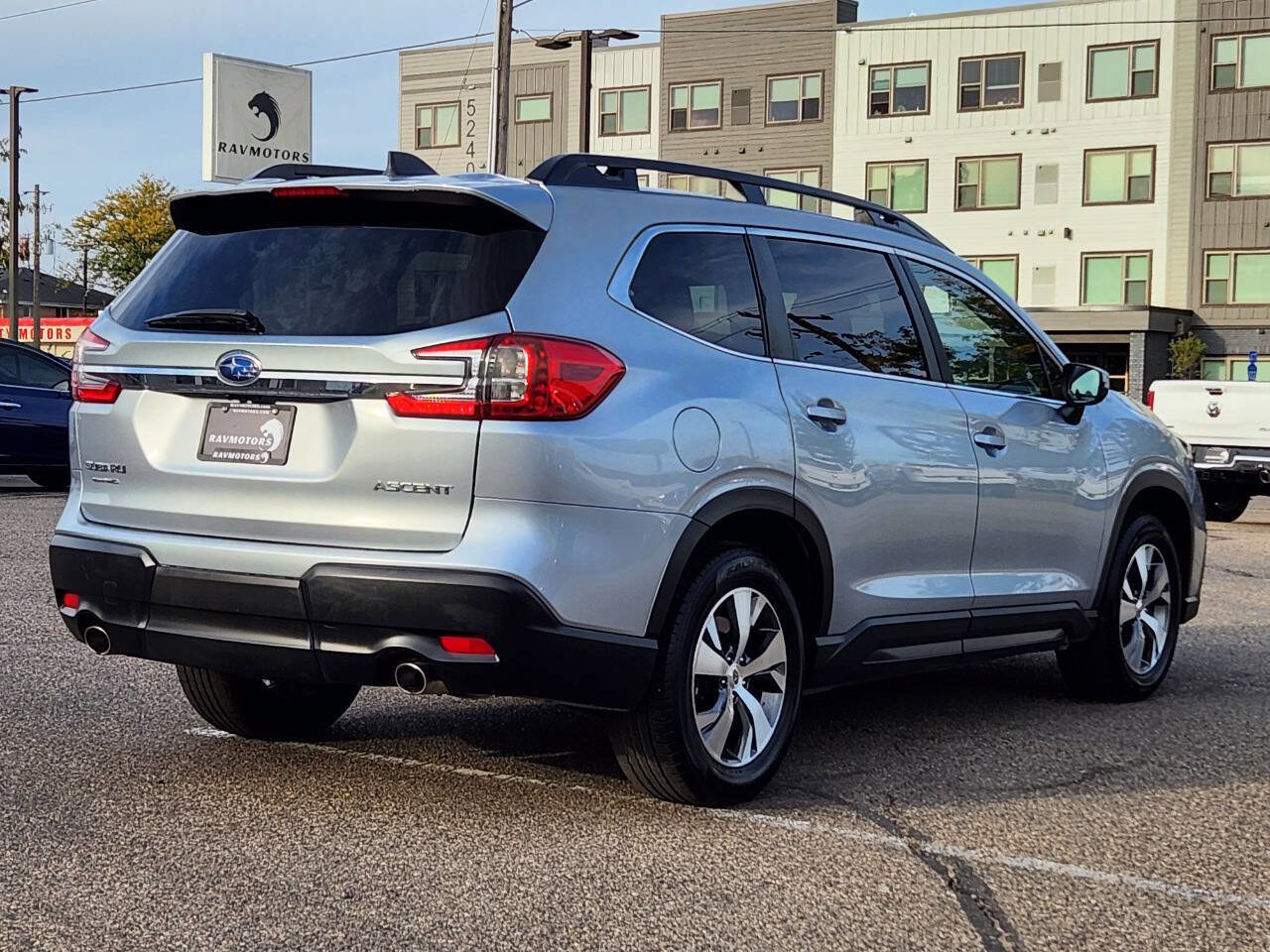 Used 2023 Subaru Ascent Premium image 9