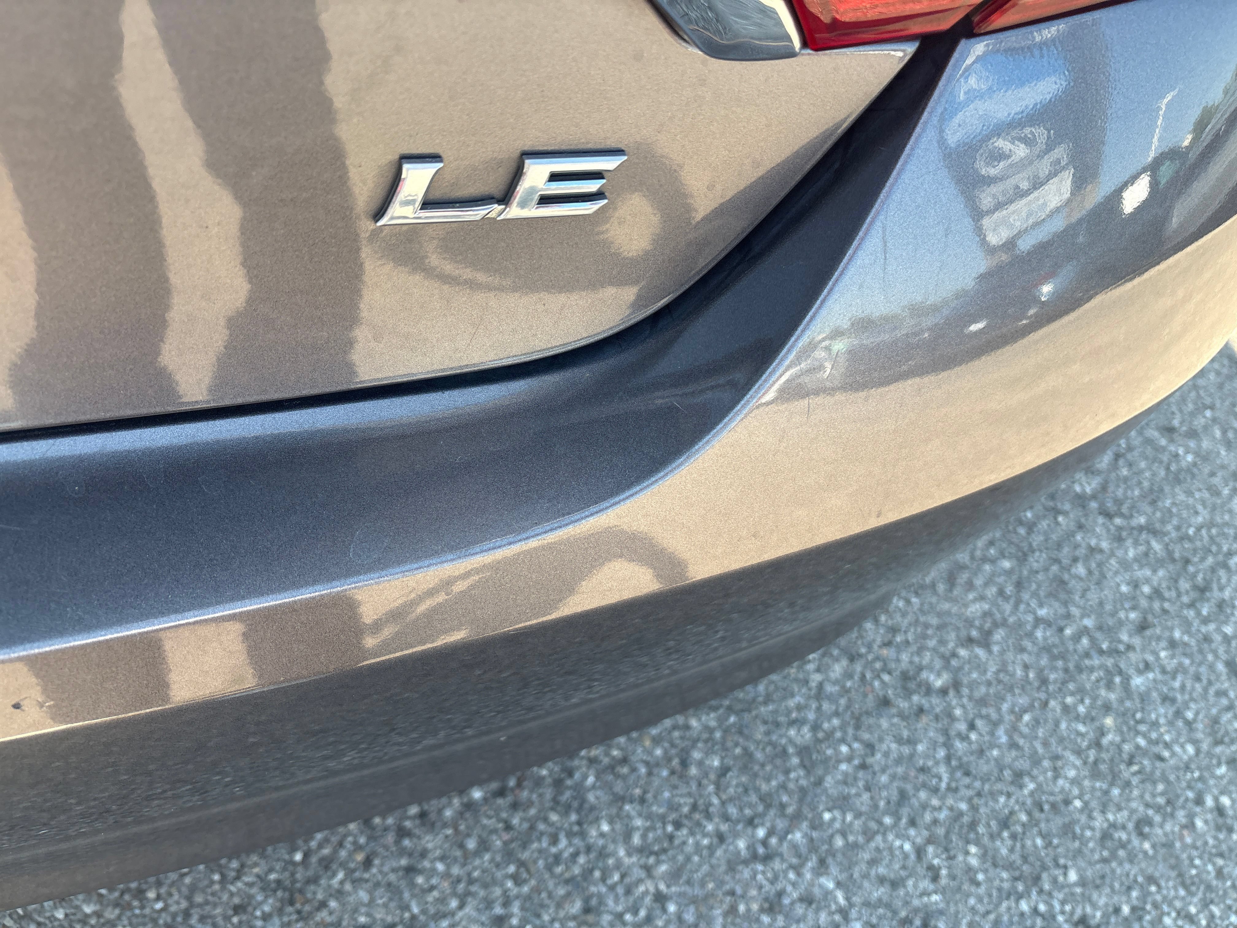 Used 2015 Toyota Camry LE FWD image 19