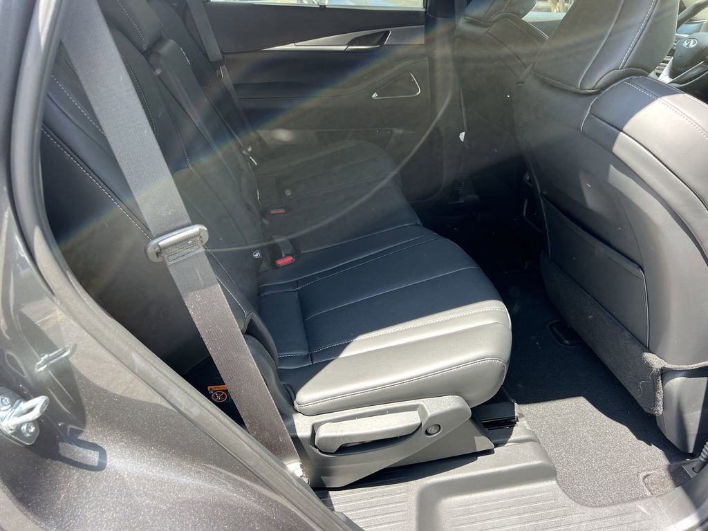 Used 2025 INFINITI QX60 Luxe FWD image 13