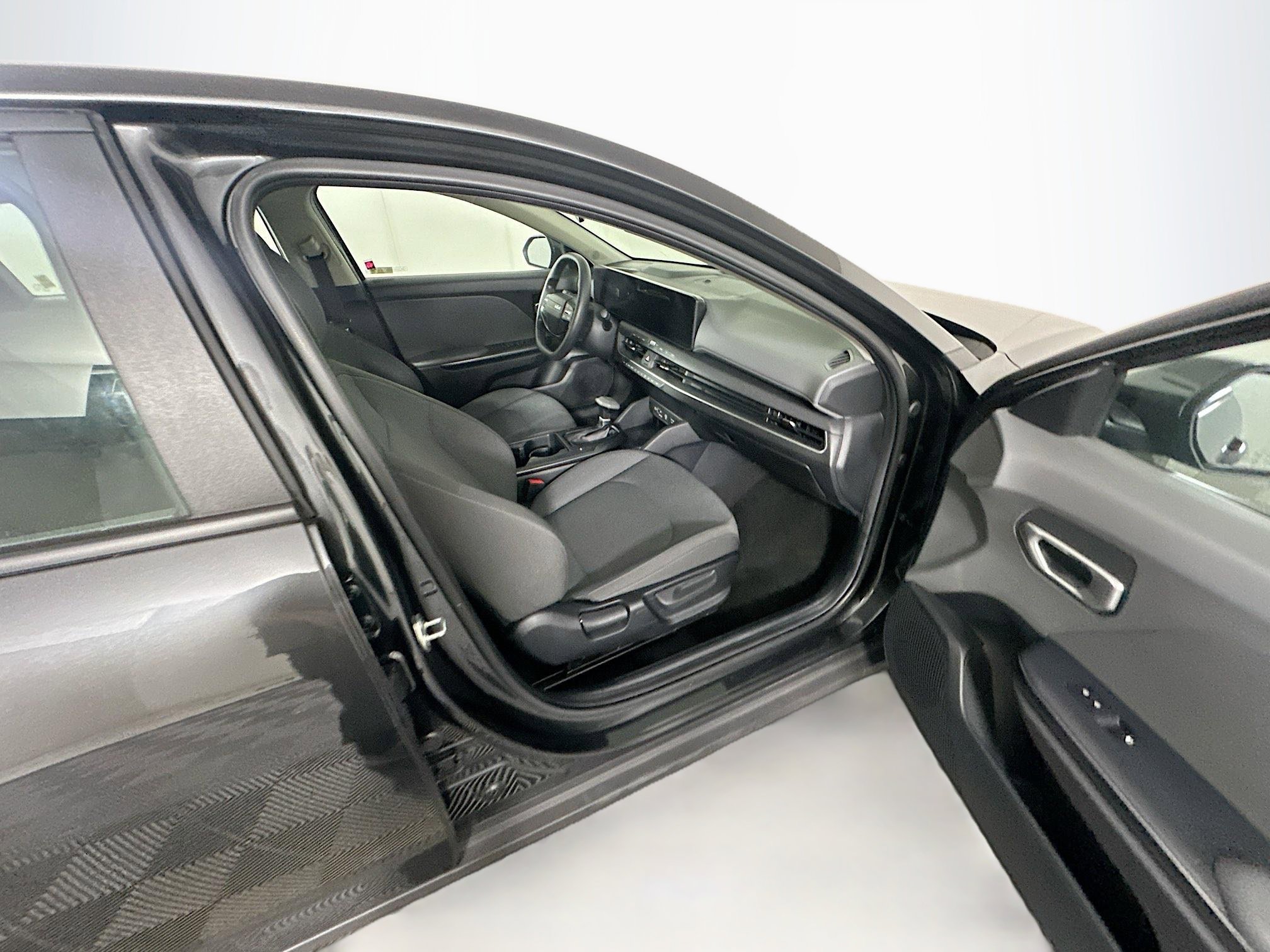 Used 2025 Kia K4 LXS image 29