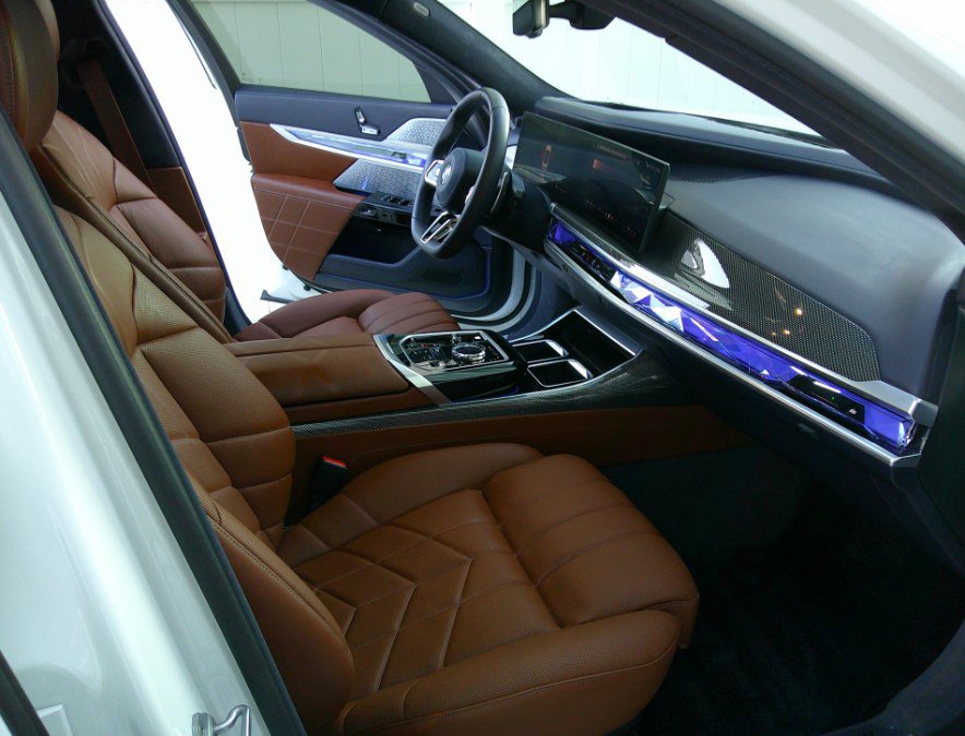 Used 2025 BMW 760i xDrive w/ Executive Package AWD/4WD image 70