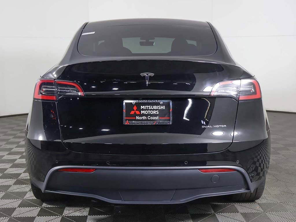 Used 2022 Tesla Model Y Long Range image 14