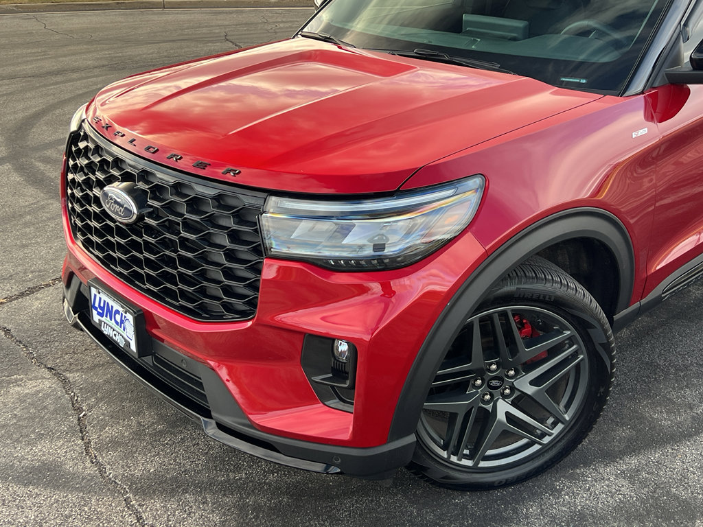 Used 2025 Ford Explorer ST-Line w/ ST-Line Street Pack image 8