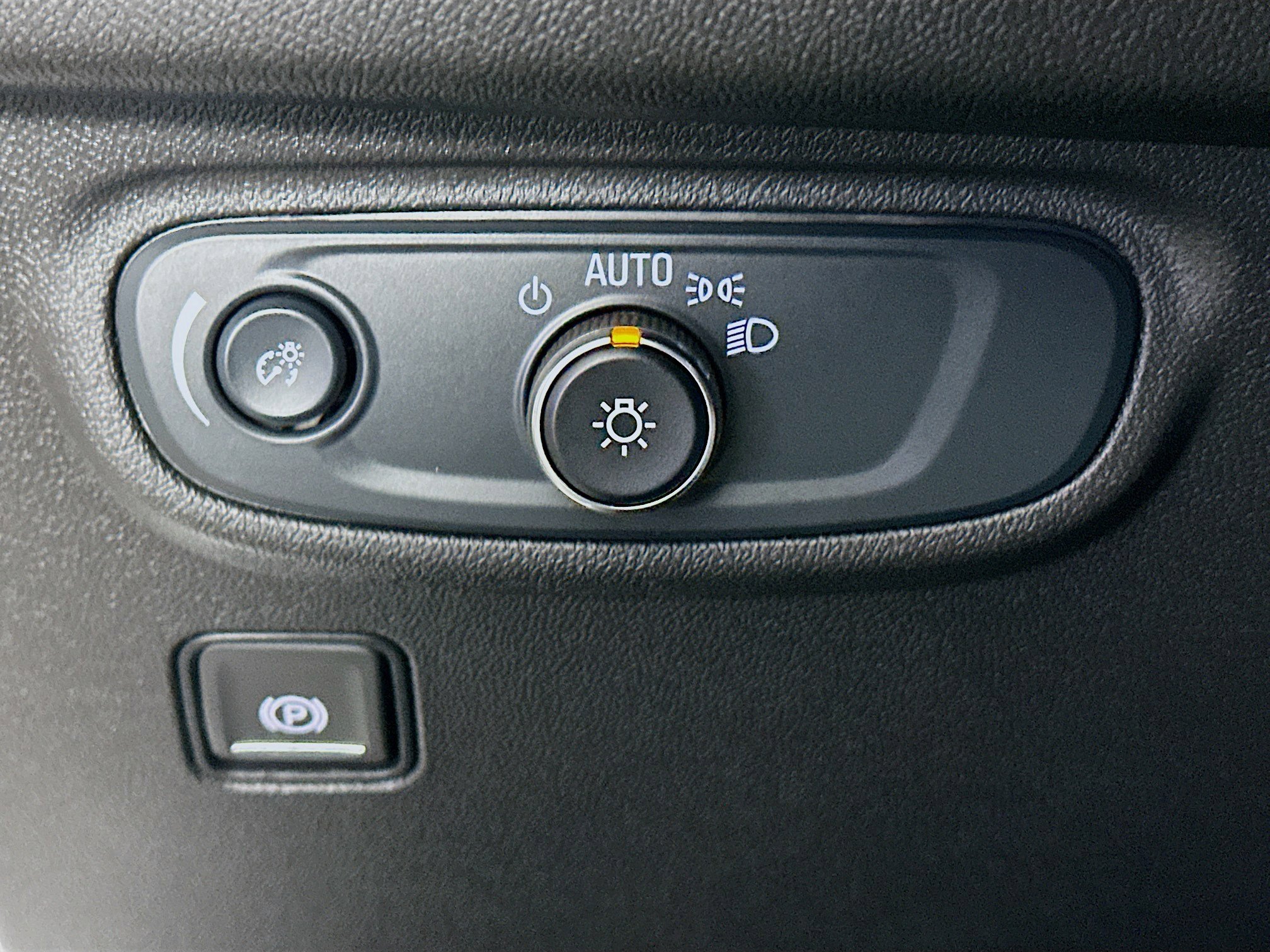 Used 2024 GMC Terrain SLE image 16