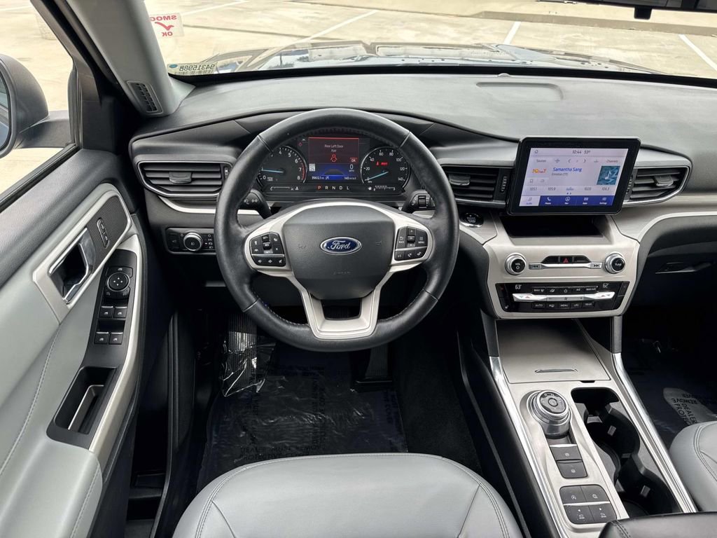 Used 2021 Ford Explorer XLT w/ Equipment Group 202A image 9