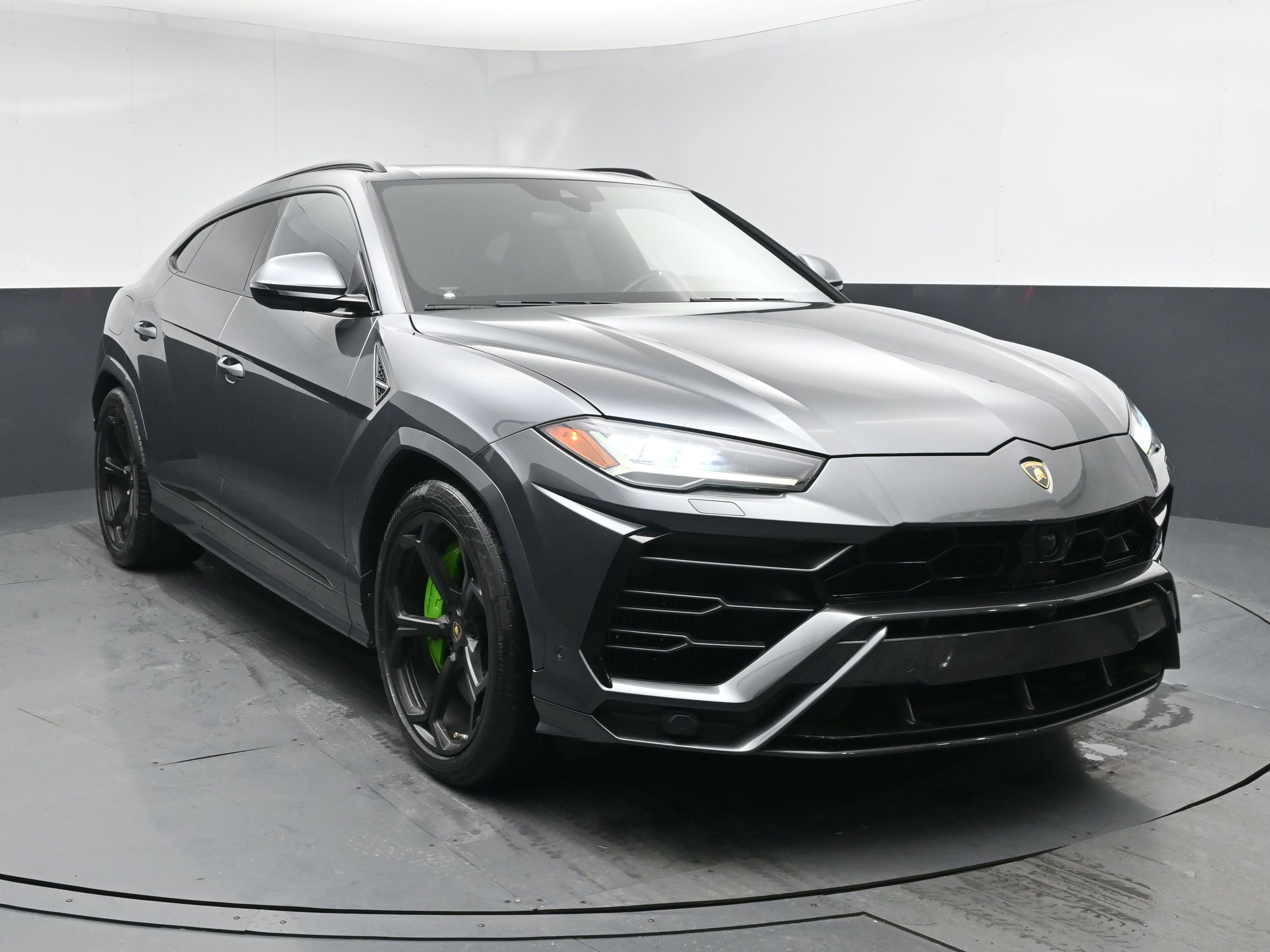 Used 2020 Lamborghini Urus image 2