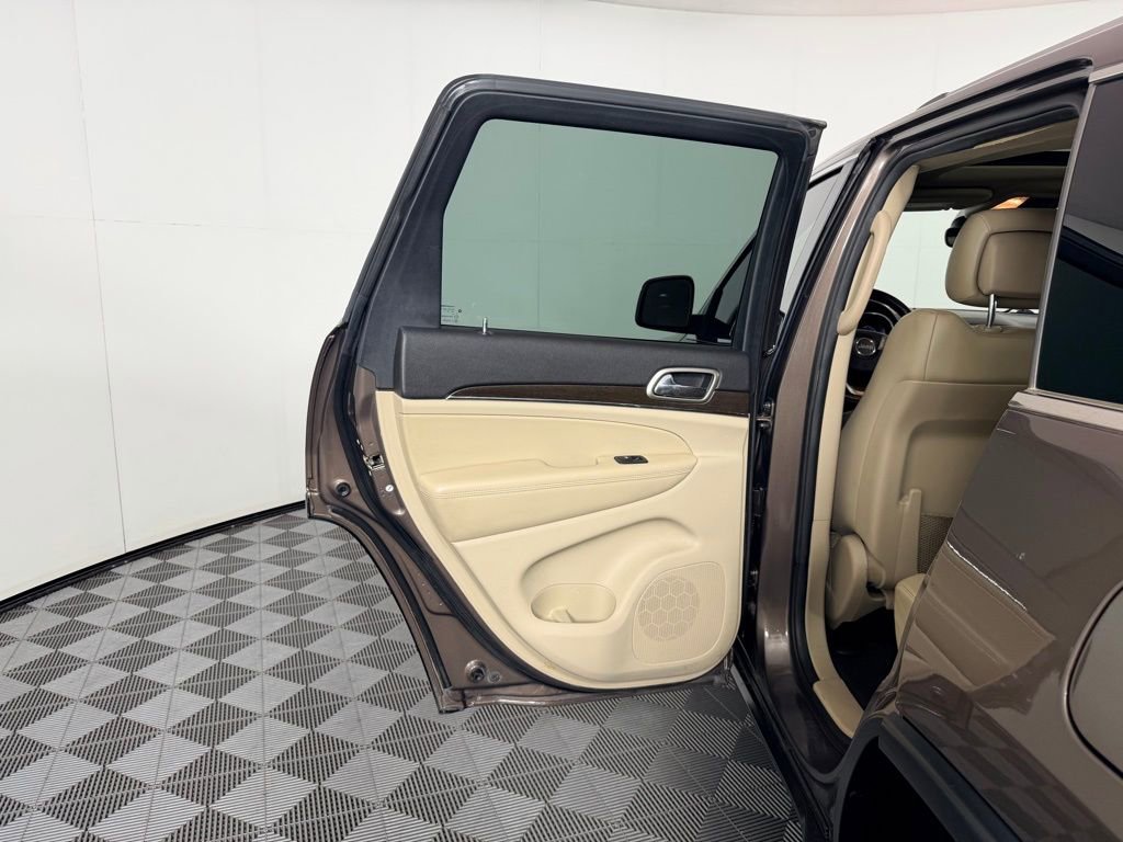 Used 2017 Jeep Grand Cherokee Limited image 28