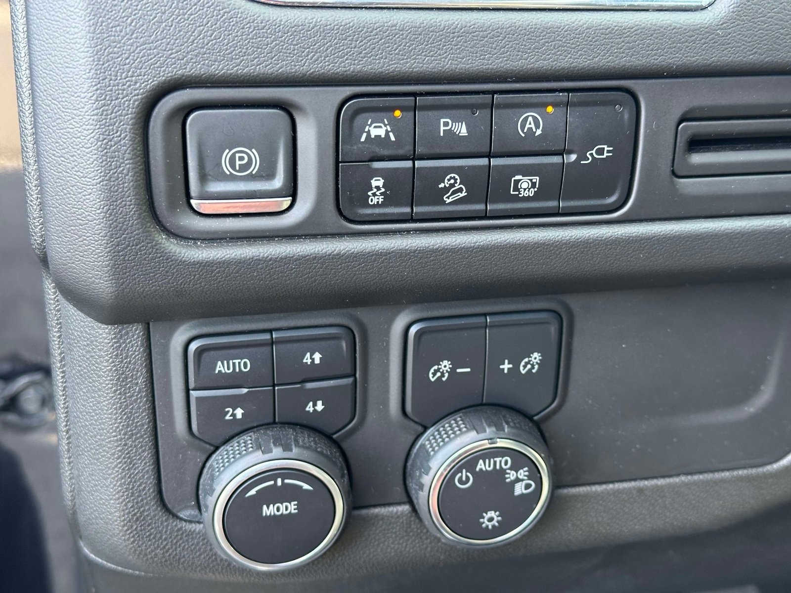 Used 2022 Chevrolet Tahoe Z71 w/ Luxury Package image 22