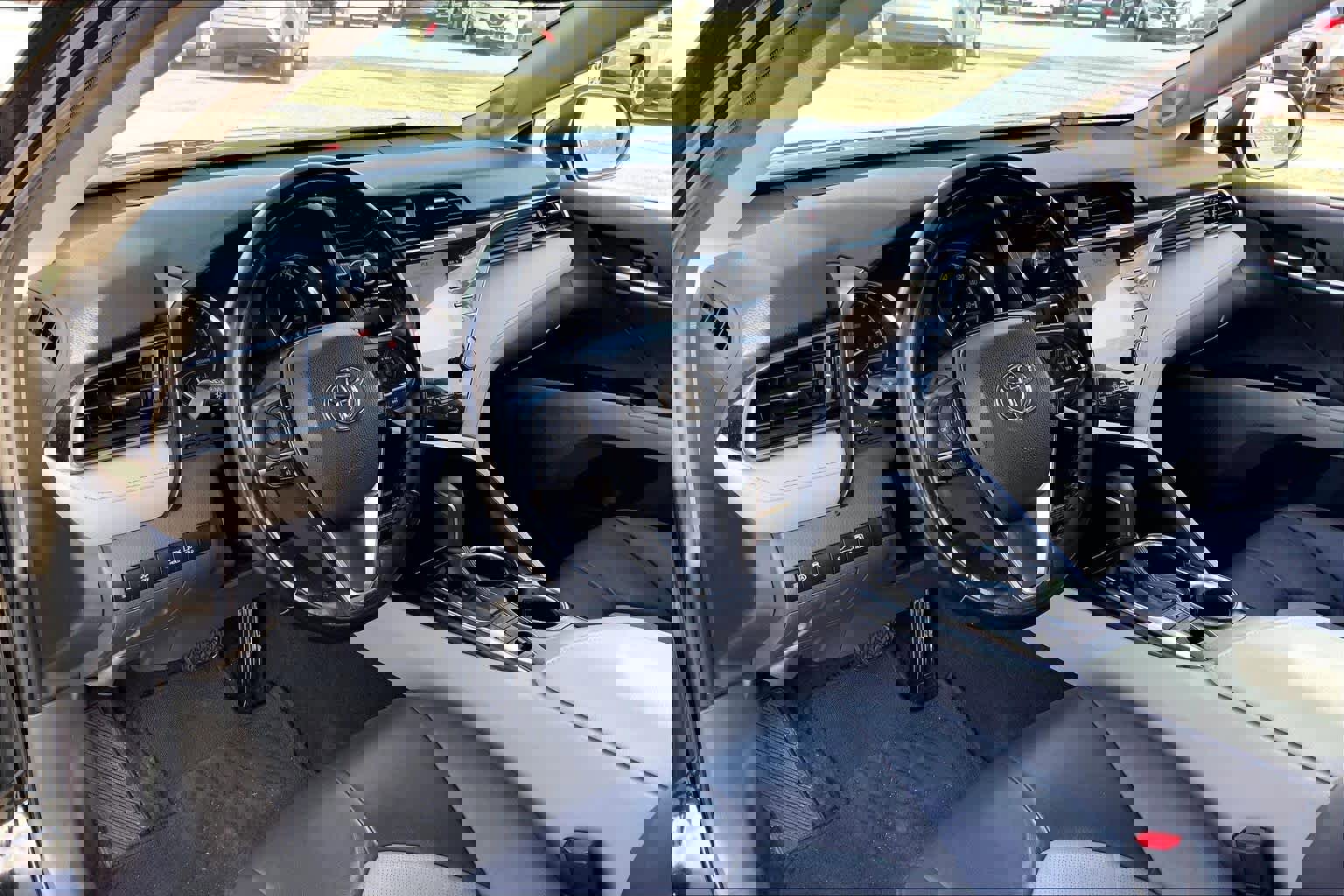 Used 2019 Toyota Camry XLE image 17