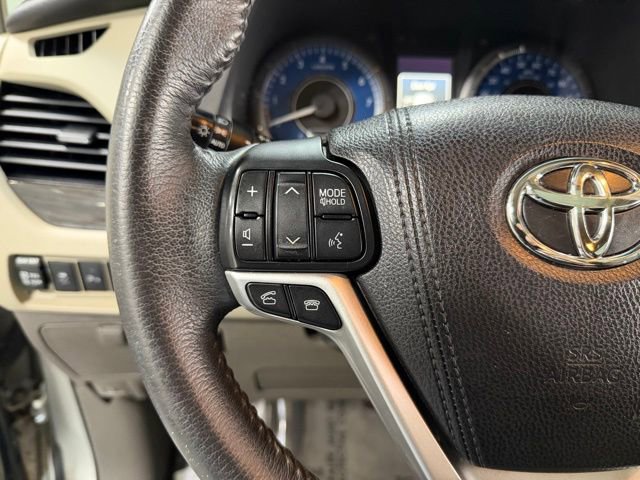 Used 2017 Toyota Sienna XLE w/ XLE Navigation Package AWD/4WD image 19
