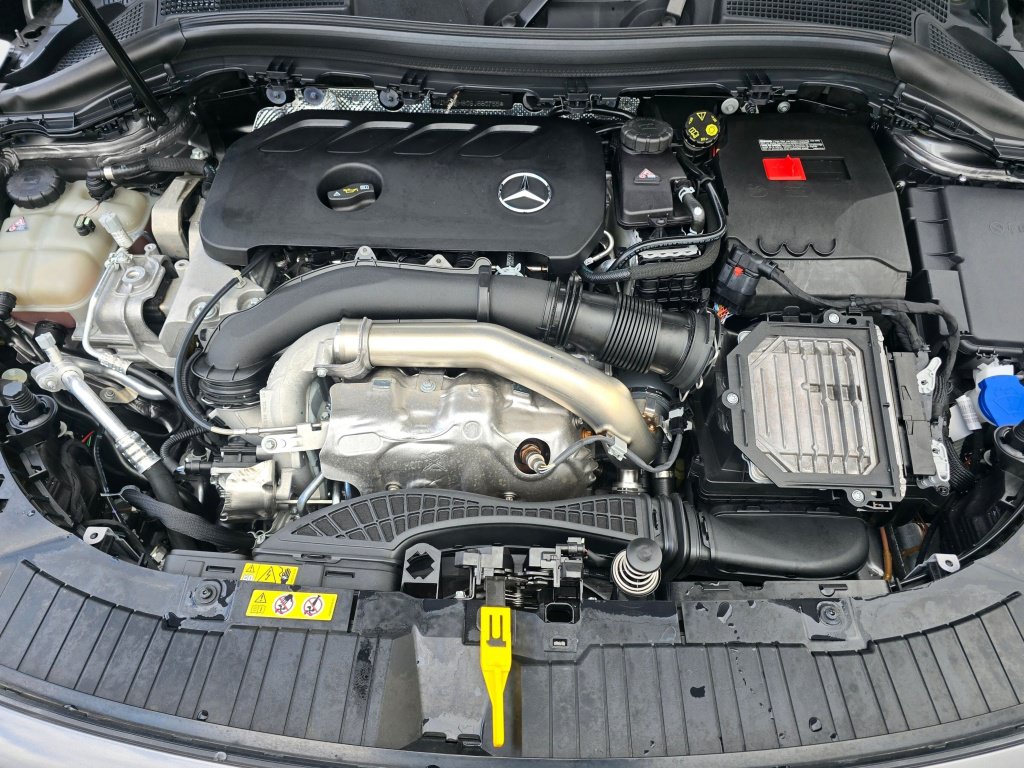 Used 2025 Mercedes-Benz GLA 250 4MATIC image 11