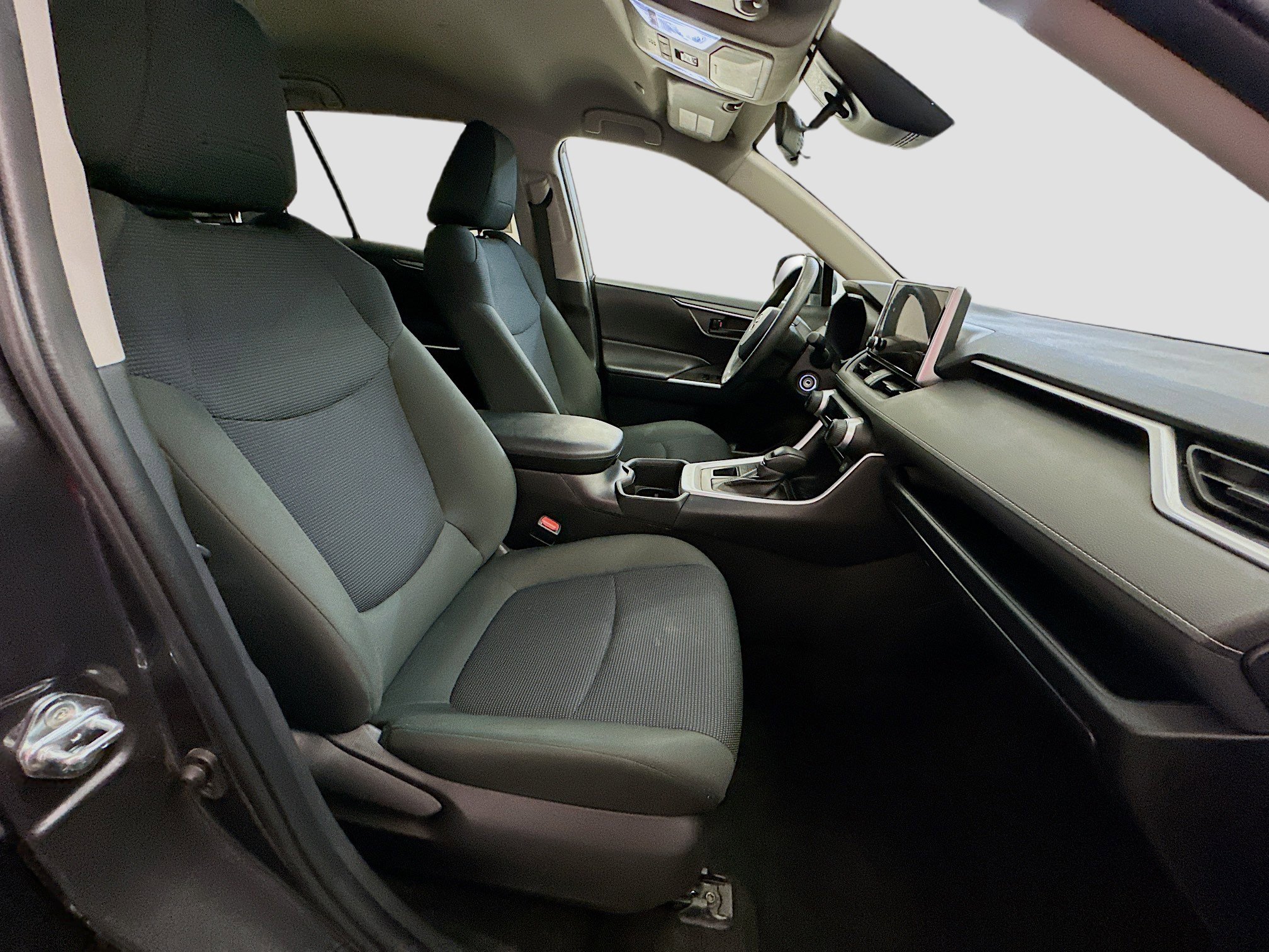 Used 2024 Toyota RAV4 LE image 32