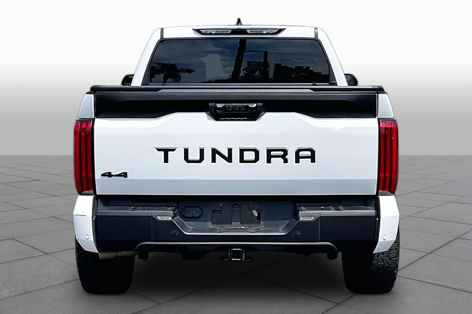 Used 2022 Toyota Tundra SR5 w/ SR5 Convenience Package AWD/4WD image 4