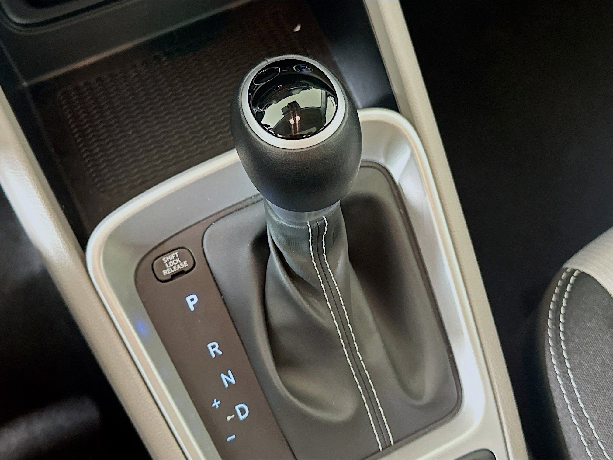 Used 2025 Hyundai Venue SEL image 24